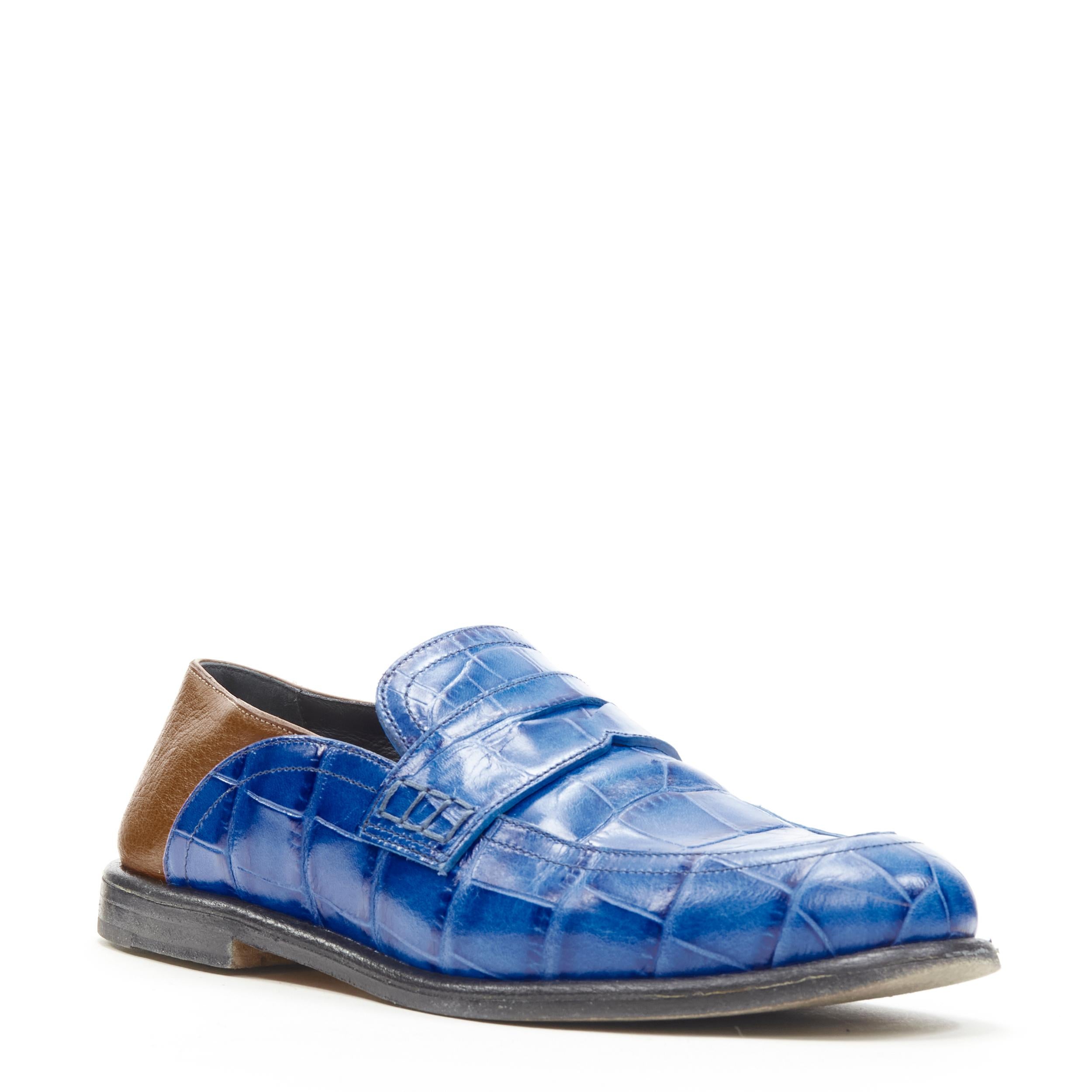 Mocassins LOEWE JW ANDERSON en cuir bleu cobalt et marron à revers EU36 
Référence : ANWU/A00343 
Marque : Loewe 
Designer : JW Anderson 
MATERIAL : Cuir 
Couleur : Bleu 
Motif : Solide 
Détail supplémentaire : Cuir estampillé. Talon convertible en