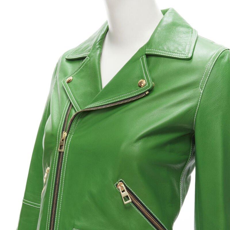 LOEWE JW ANDERSON kelly green leather moto biker jacket S
Reference: ANWU/A00489
Brand: Loewe
Designer: JW Anderson
Material: Leather
Color: Green, Gold
Pattern: Solid
Closure: Zip
Extra Details: Kelly green leather upper. White overstitching