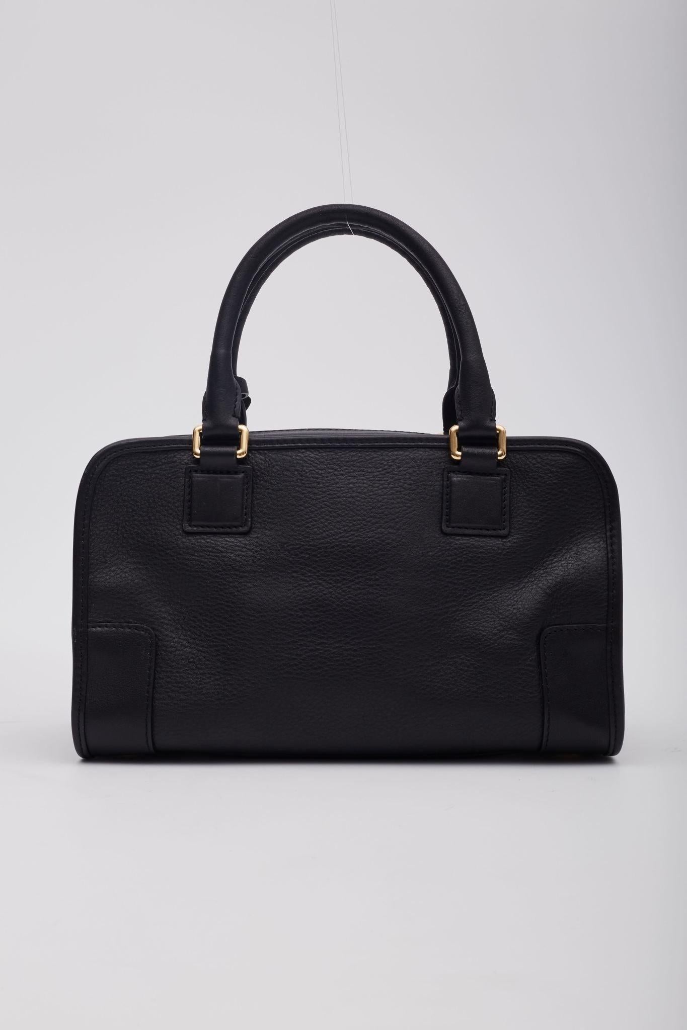 Loewe Piel Negro Amazona Bolso Asa Superior 28 en Bueno estado para la venta en Montreal, Quebec