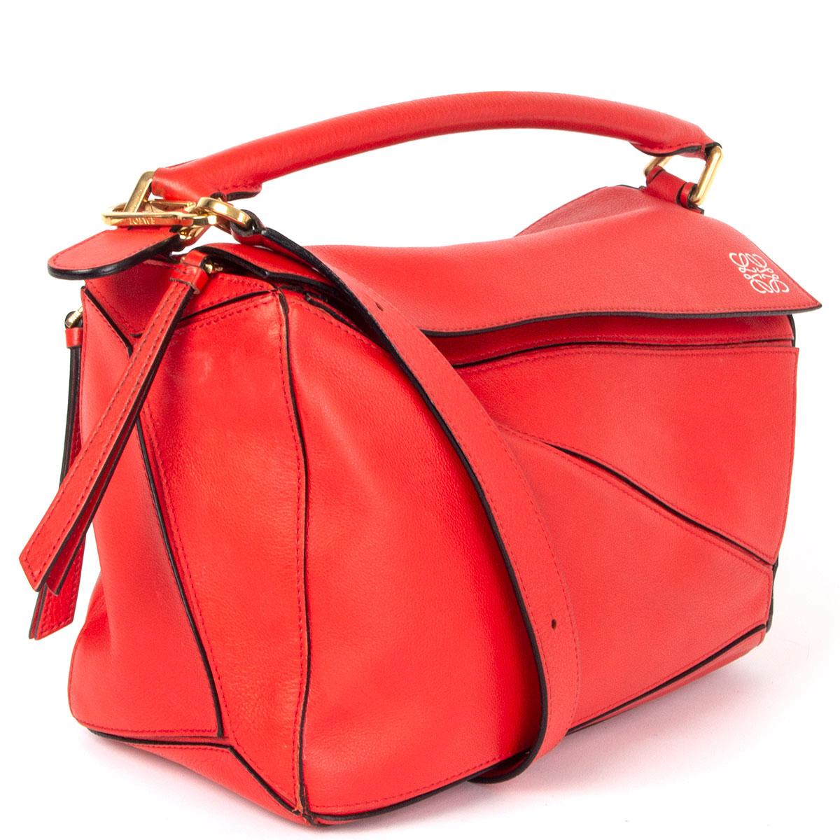 100% authentic Loewe 'Puzzle Medium' impeccably constructed shoulder bag in lipstick red calfskin. The concealed zip closure means the intricate composition of leather panels is left uninterrupted, while a cleverly placed pocket to the bag allows