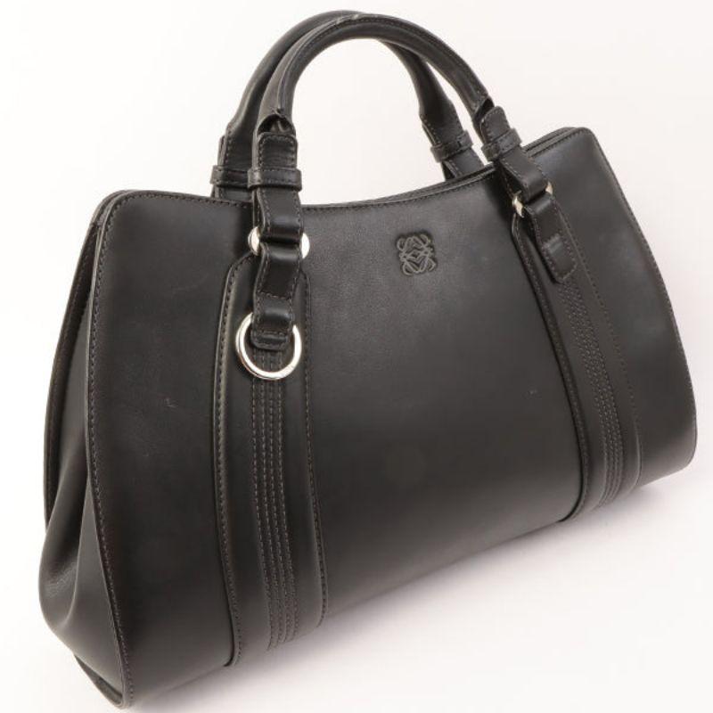 Loewe Logo Embossed Top Handle Bag Black

Additional information:
Interior pocket x4.
Size: 38 W x 9 D x 23 H cm
Handle 29cm.
Condition: Good
Front: With slight scratch, rubbing
Back: With some scratch, rubbiong
Side: With slight rubbing
Bottom: