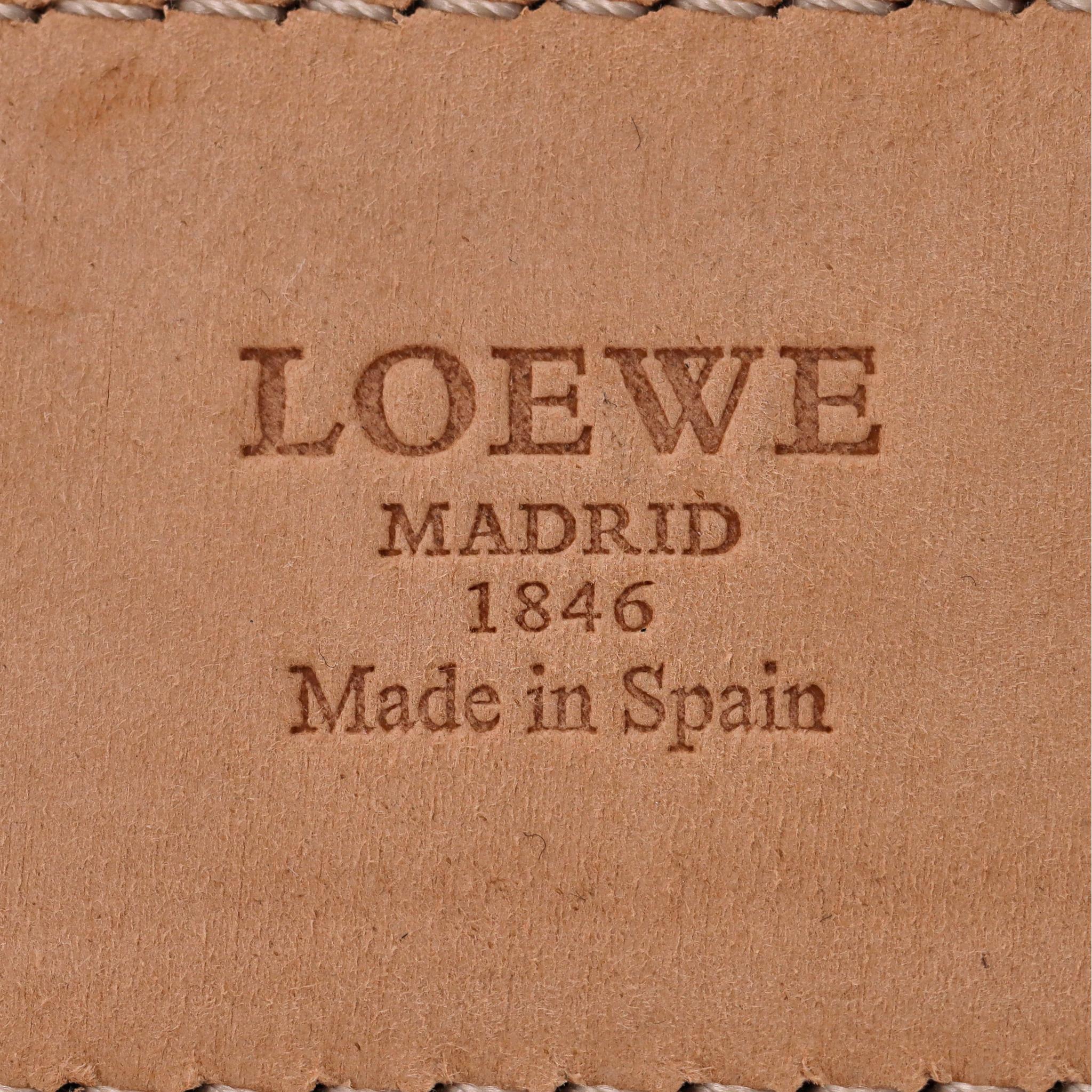 Cintura in pelle con logo Loewe in vendita 3