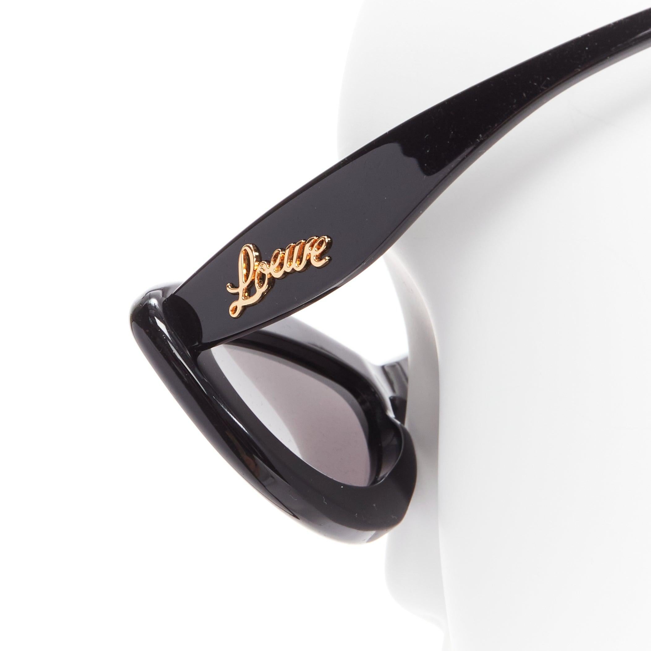 Gray LOEWE LW400961 black acetate gold cursive logo thick frame cat eye sunglasses For Sale