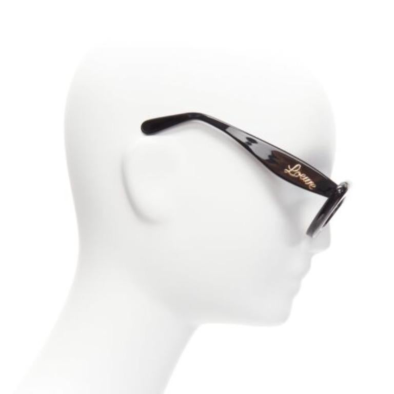 LOEWE LW400961 black acetate gold cursive logo thick frame cat eye sunglasses In Excellent Condition For Sale In Hong Kong, NT