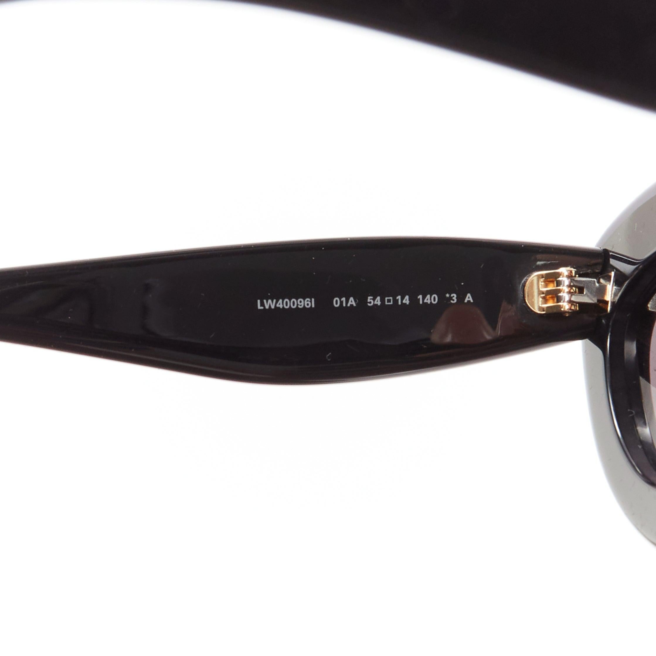 LOEWE LW400961 lunettes de soleil yeux de chat à monture épaisse en acétate noir et logo cursif doré en vente 4