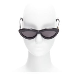 LOEWE LW400961 gafas de sol cat eye con montura gruesa de acetato negro y logotipo en cursiva dorado