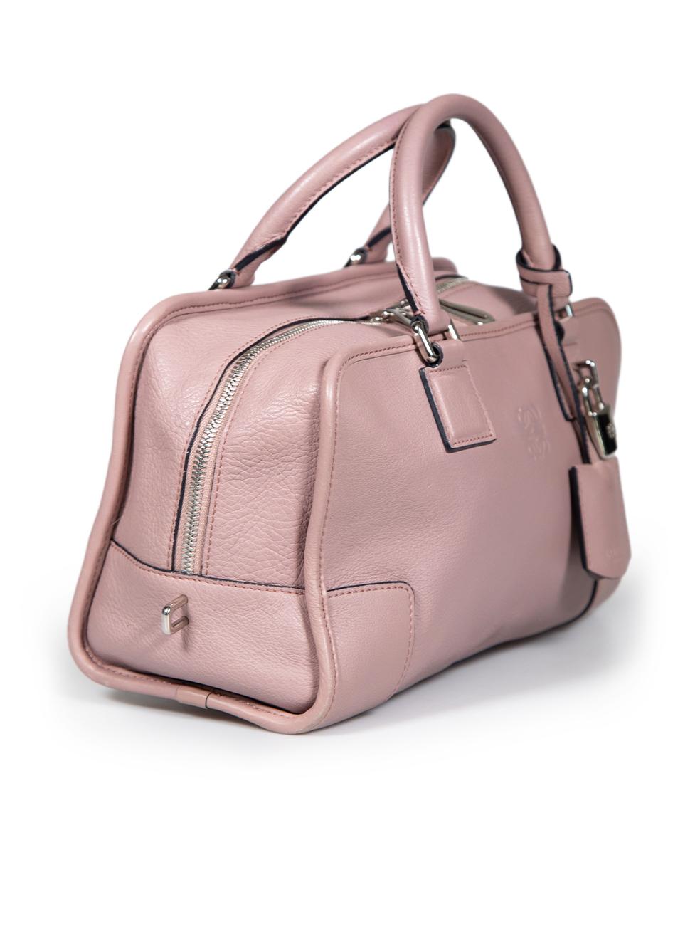 CONDITION is Very good. Minimal wear to bag is evident. Minimal abrasions to bottom corners. There's a pen mark on front handle on this used Loewe designer resale item.
 
 
 
 Details
 
 
 Model: Amazona 28
 
 Mauve
 
 Leather
 
 Mini handbag
 
 2x