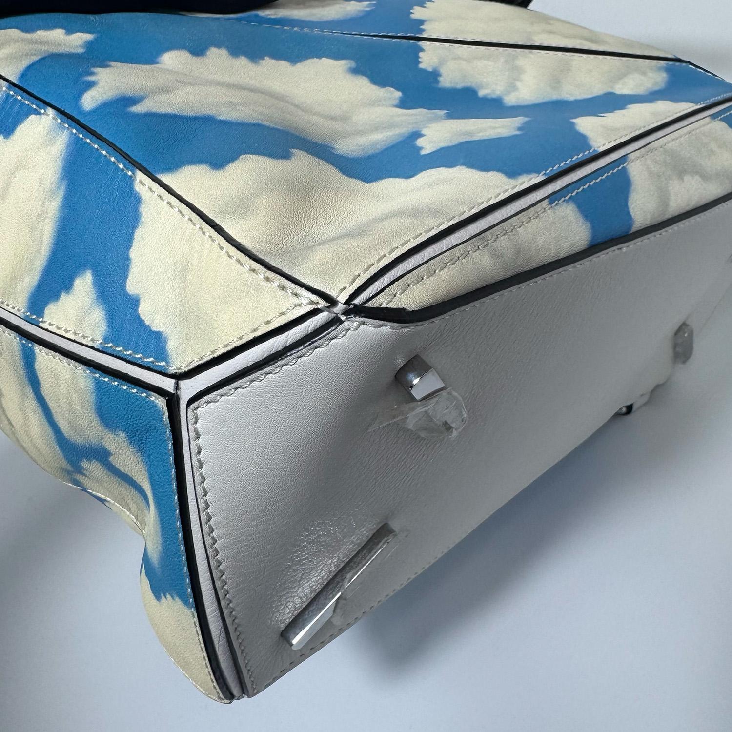Loewe - Sac Puzzle avec imprimé nuages bleu ciel et ivoire, taille moyenne 5