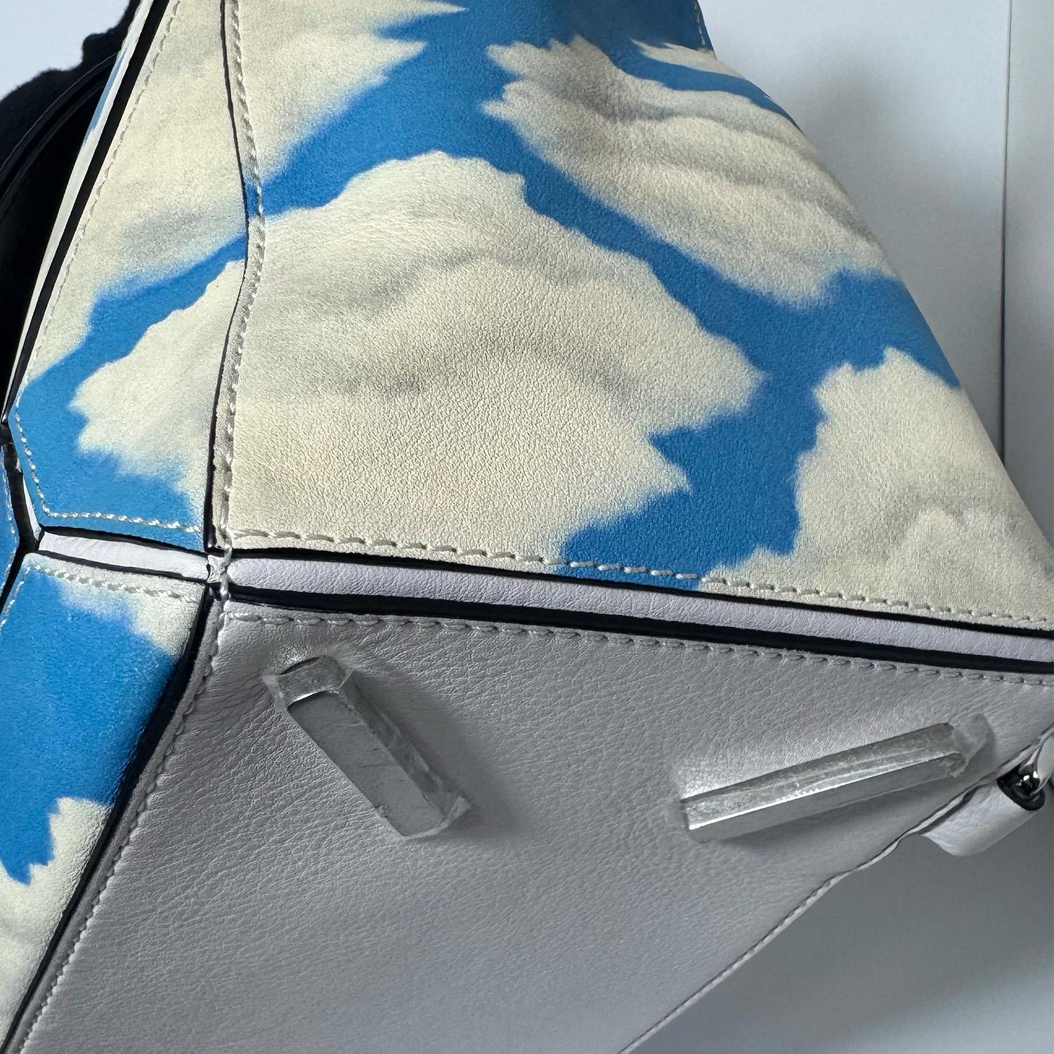 Loewe - Sac Puzzle avec imprimé nuages bleu ciel et ivoire, taille moyenne 7