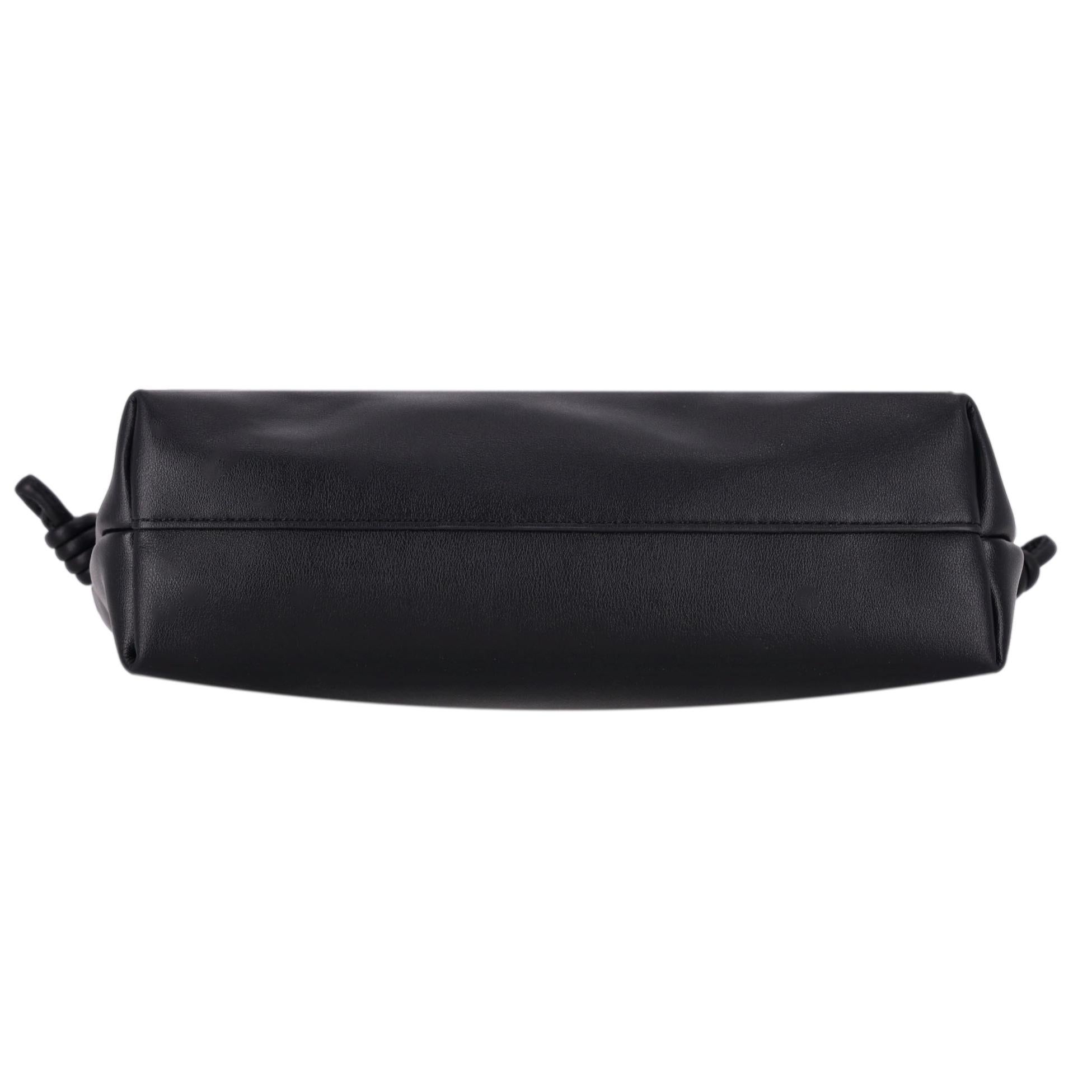 Loewe Borsa media a ciambella in pelle nappa con nodo flamenco in vendita 1