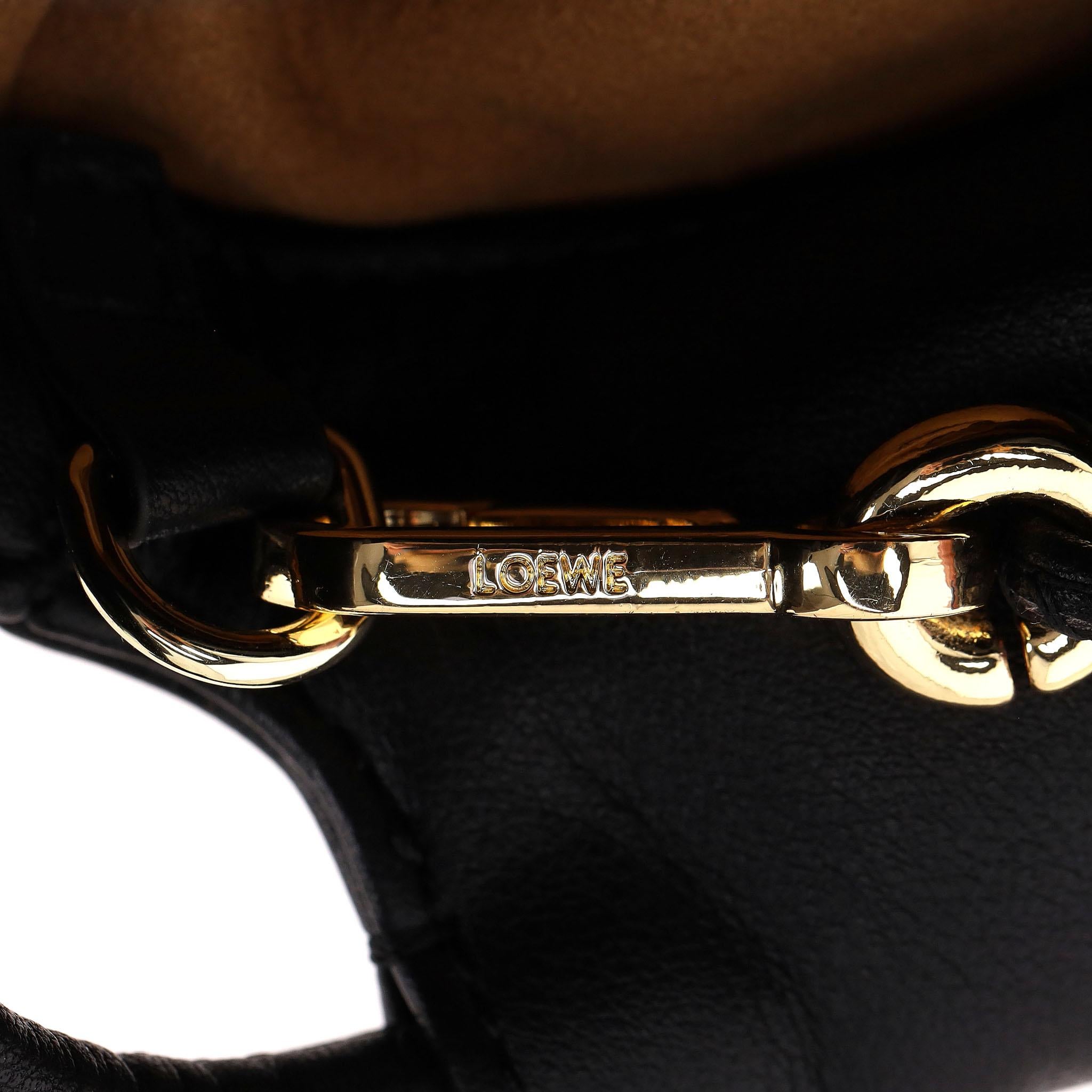 Loewe Borsa media a ciambella in pelle nappa con nodo flamenco in vendita 4