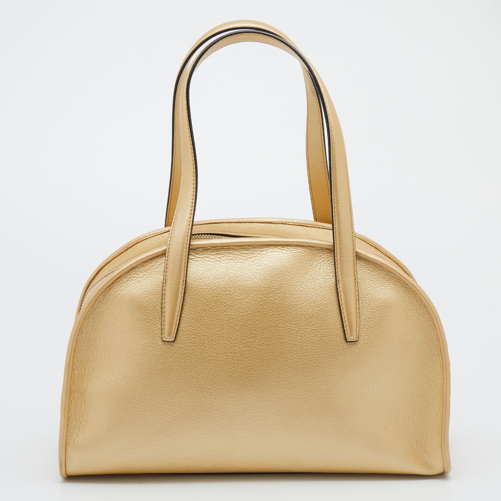 This stunning satchel from Loewe is comfortable to carry without compromising on style. Crafted from metallic gold-hued leather, the bag comes with dual handles and matching gold-tone hardware. The interior houses ample space for your essential