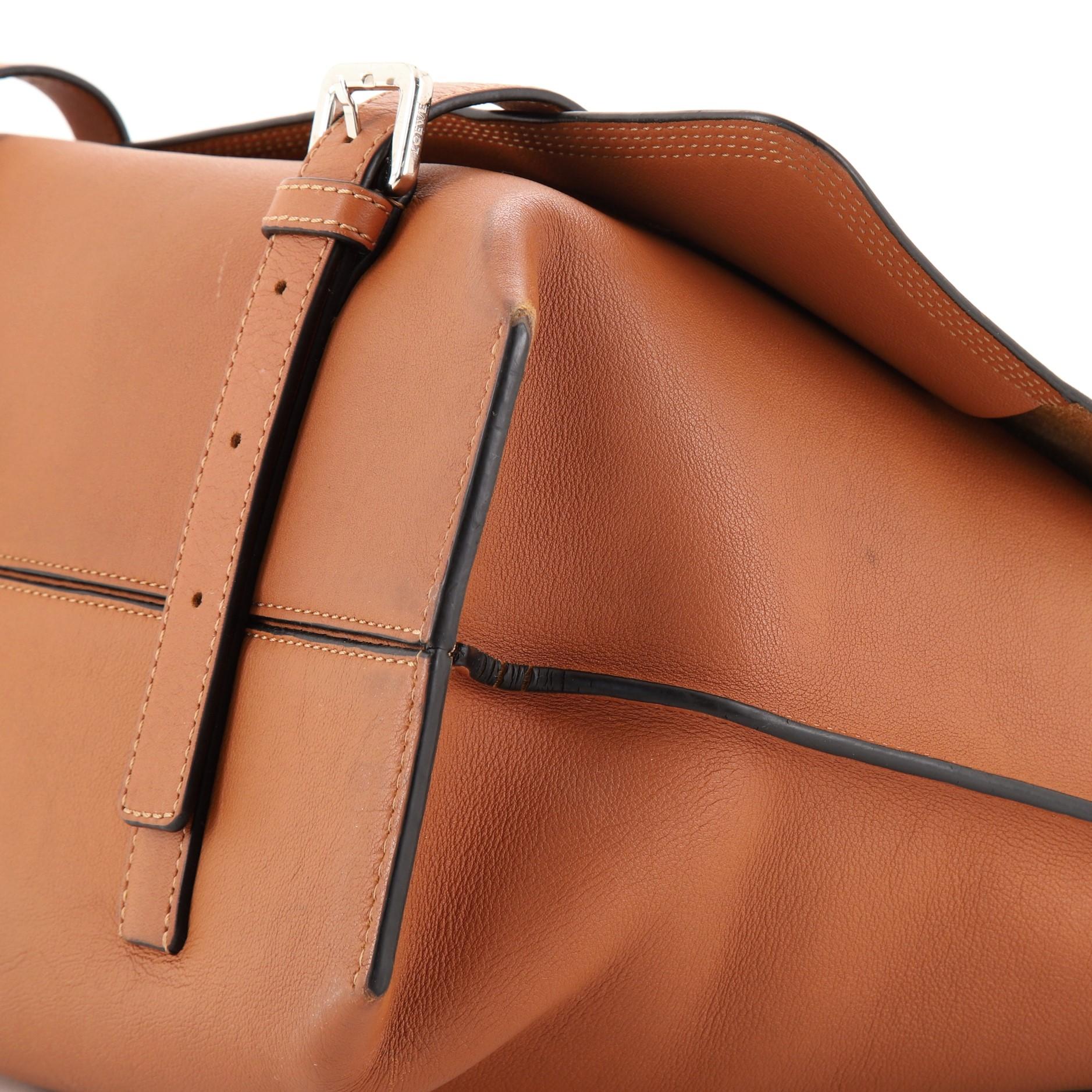 Loewe Militärische Messenger Bag aus Leder Medium 1