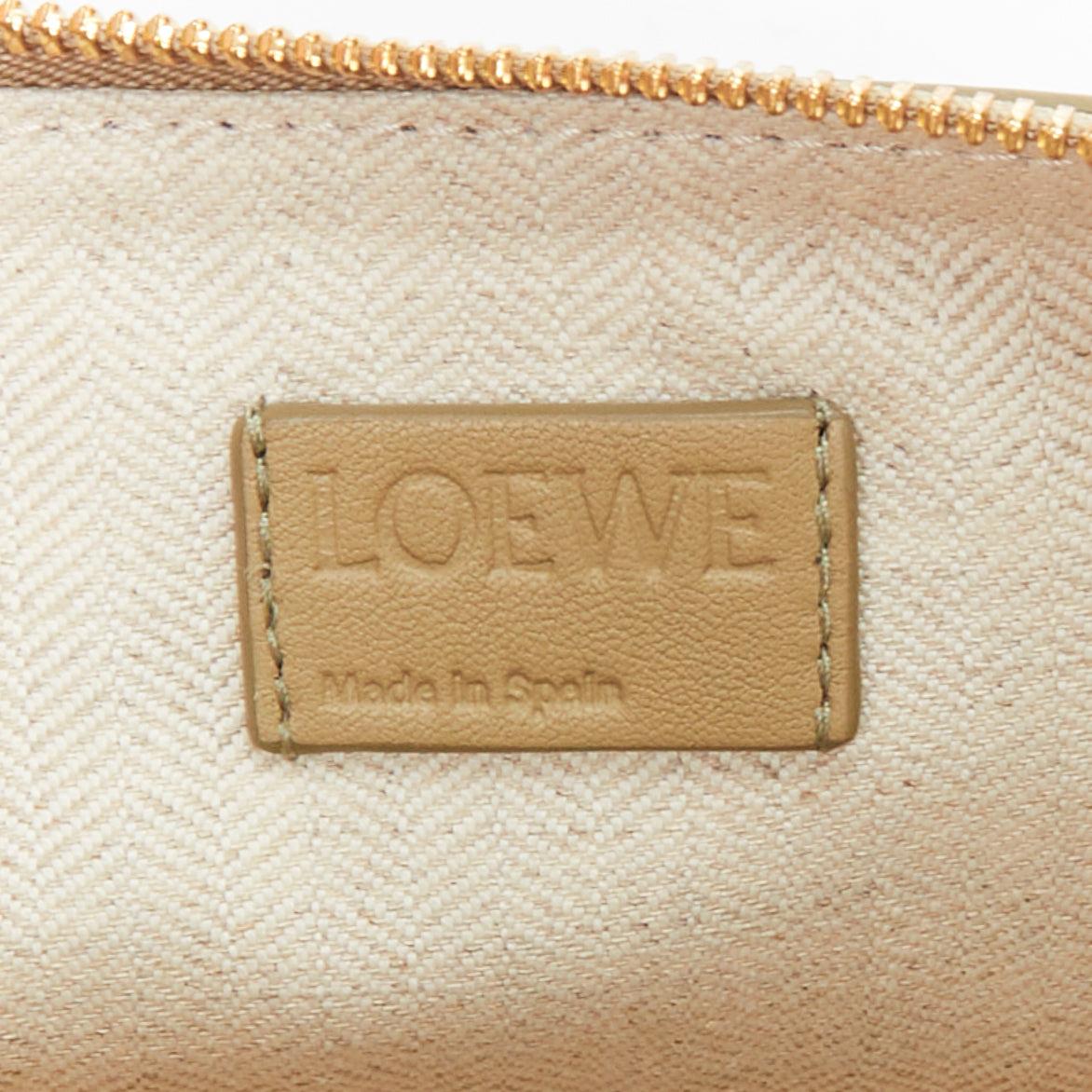 LOEWE Mini Hammock Hobo taupe in pelle morbida con mini crossbody anagrammato in vendita 5