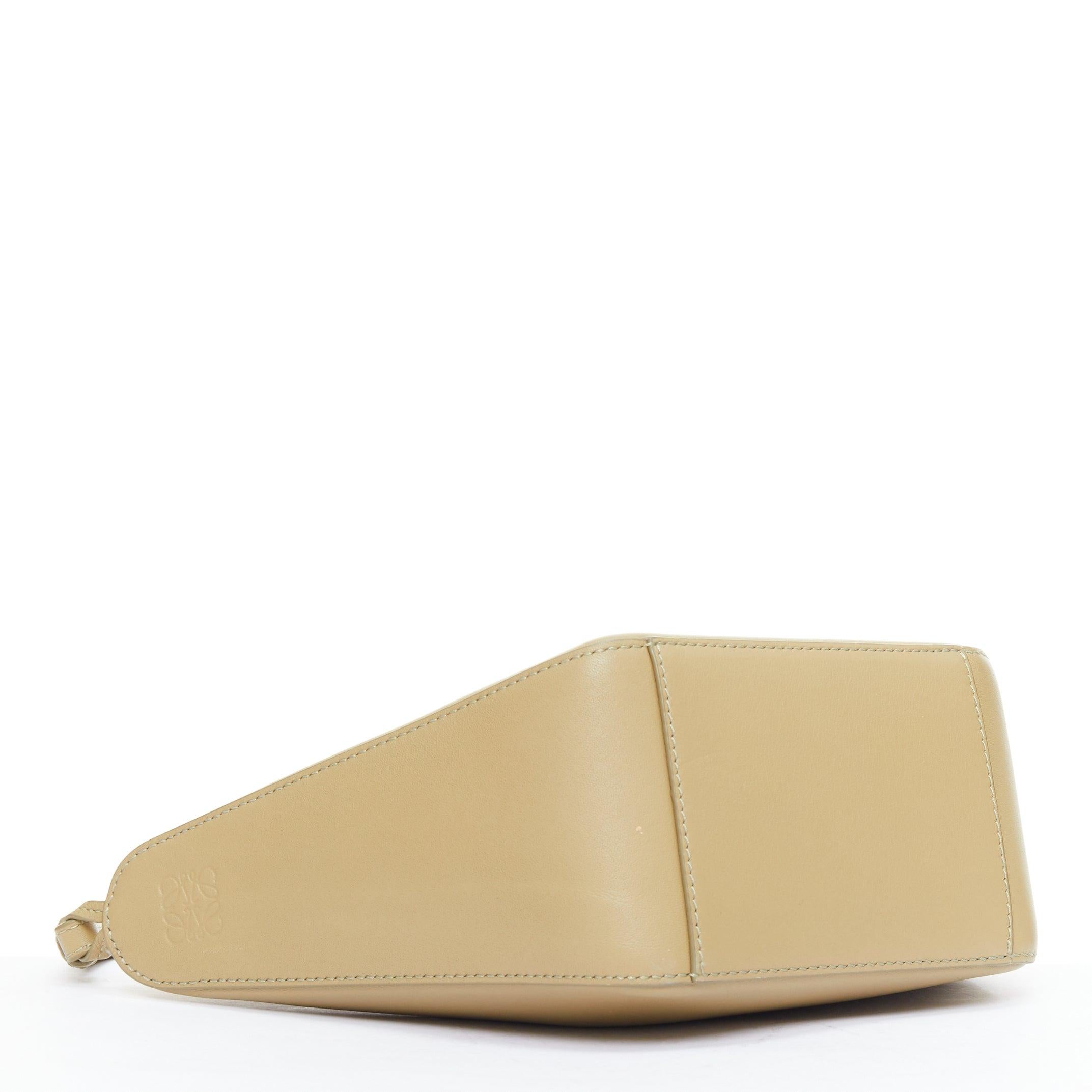 LOEWE Mini Hammock Hobo taupe in pelle morbida con mini crossbody anagrammato in vendita 1