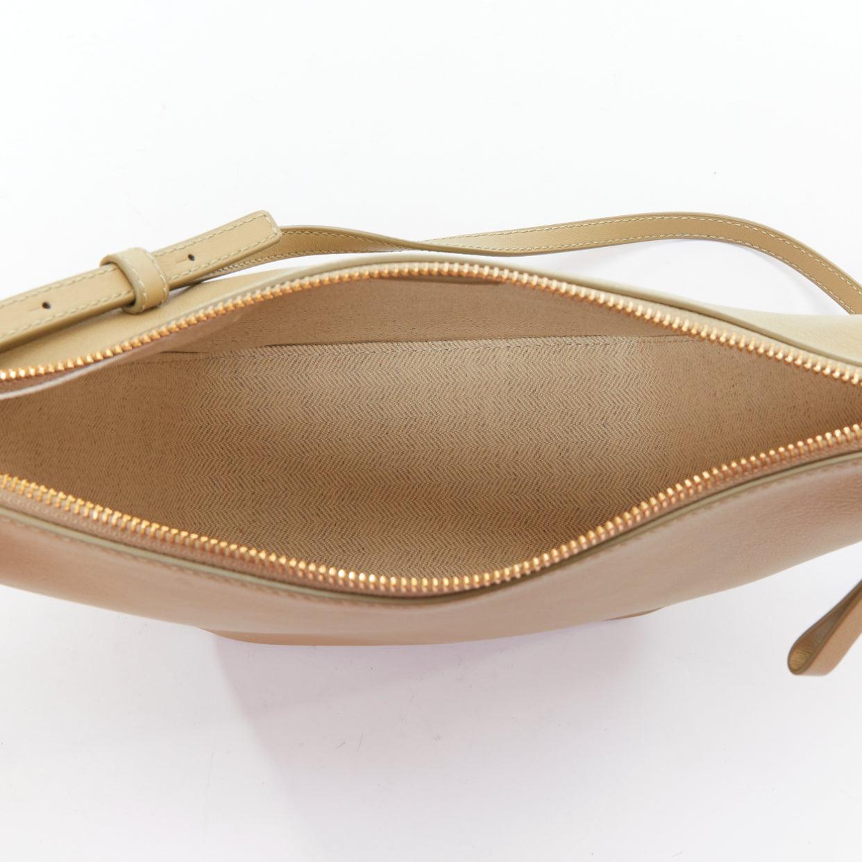 LOEWE Mini Hammock Hobo taupe in pelle morbida con mini crossbody anagrammato in vendita 4