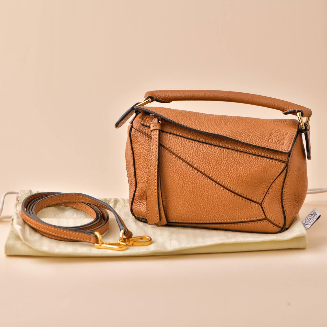 SKU	77701332
Comes With	Loewe Dust Bag, Shoulder Strap and Dandelion Authenticity Guarantee Only
RRP	£1,900 Incl. Taxes / €2,100 Incl. Taxes / $2,650 Excl. Taxes
Model	Mini Puzzle
Serial Number	01****
Materials	Calfskin,