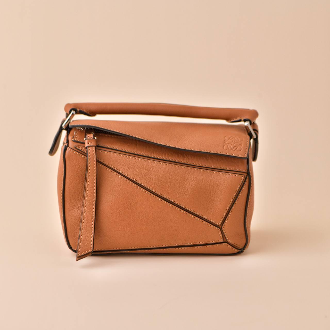 Loewe Mini Puzzle Tan Leather Shoulder Crossbody Bag In Excellent Condition For Sale In Banbury, GB