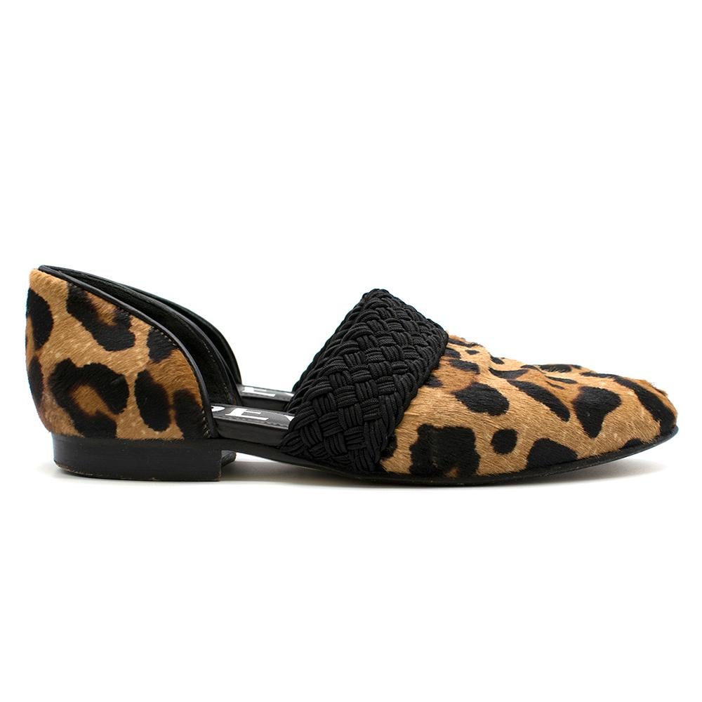 Loewe Multicolor Flex Calf Hair D'orsay Loafers

-Leopard print calf hair loafer with woven fabric 
-Leather lining 
-Fabric Trim 
-Leather insole and white sole
-Round toe
-Slip on
-Cut out detailing

Please note, these items are pre-owned and may