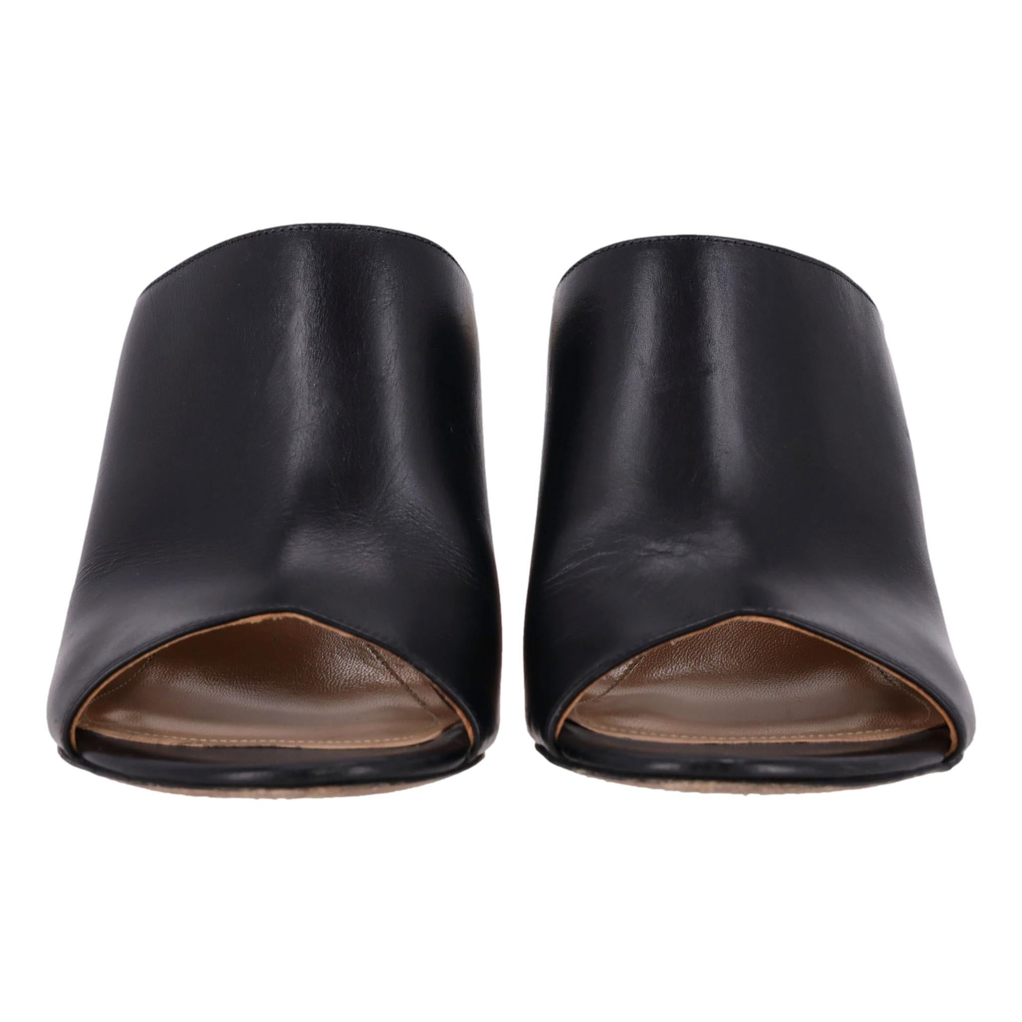 We Adore - Loewe Nail Polish-Heel Leather Mules

Black mules crafted from soft leather and set on unique heels sculpted to resemble a bottle of red nail polish, complete with a glossy finish and a black cap.

Rrp Approx. £900

Size – 39

Condition –