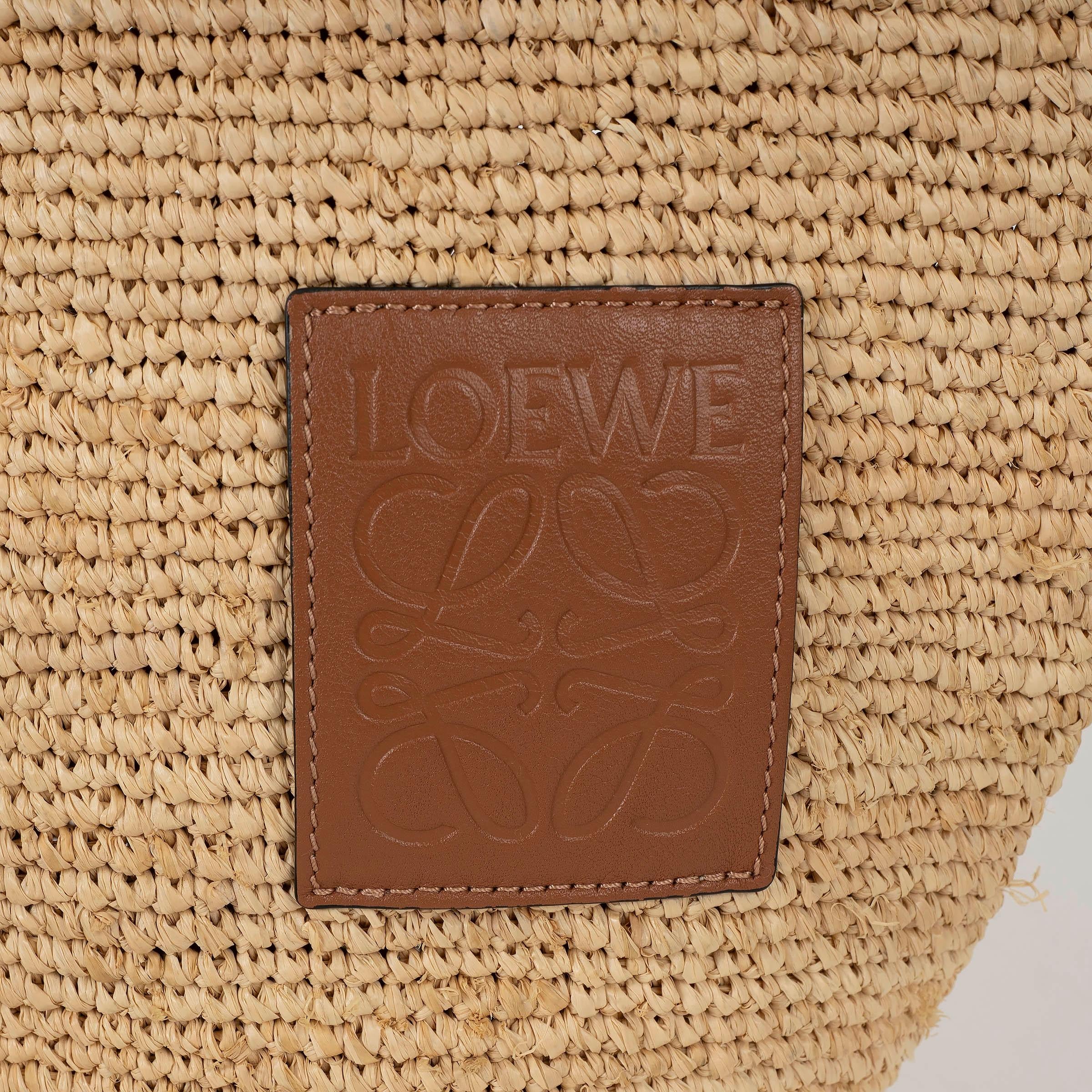 LOEWE - Sac fourre-tout SLIT MINI en raphia naturel et beige en vente 1