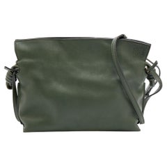 Loewe - Pochette Flamenco en cuir vert olive
