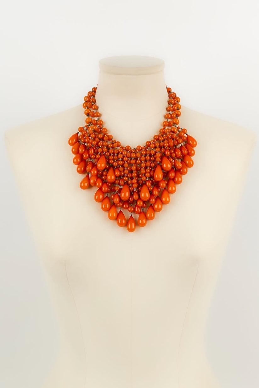 Loewe - Orange glass beads necklace. Unsigned jewelry dating from the 1960s.

Additional information:
Dimensions: Length: from 40 cm to 43 cm
Condition: Very good condition
Seller Ref number: BC107