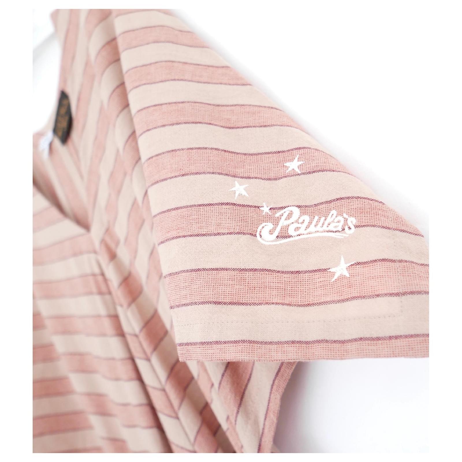 Super lustig und flirty Loewe + Paula's Ibiza Belted Striped Cotton-Gaze Midi Dress. gekauft für £1250 und neu mit Tags. Aus weicher Baumwollgaze in pfirsichrosa und beige gestreift, mit rauen Kanten und weißer Logostickerei auf einem Ärmel. Es hat