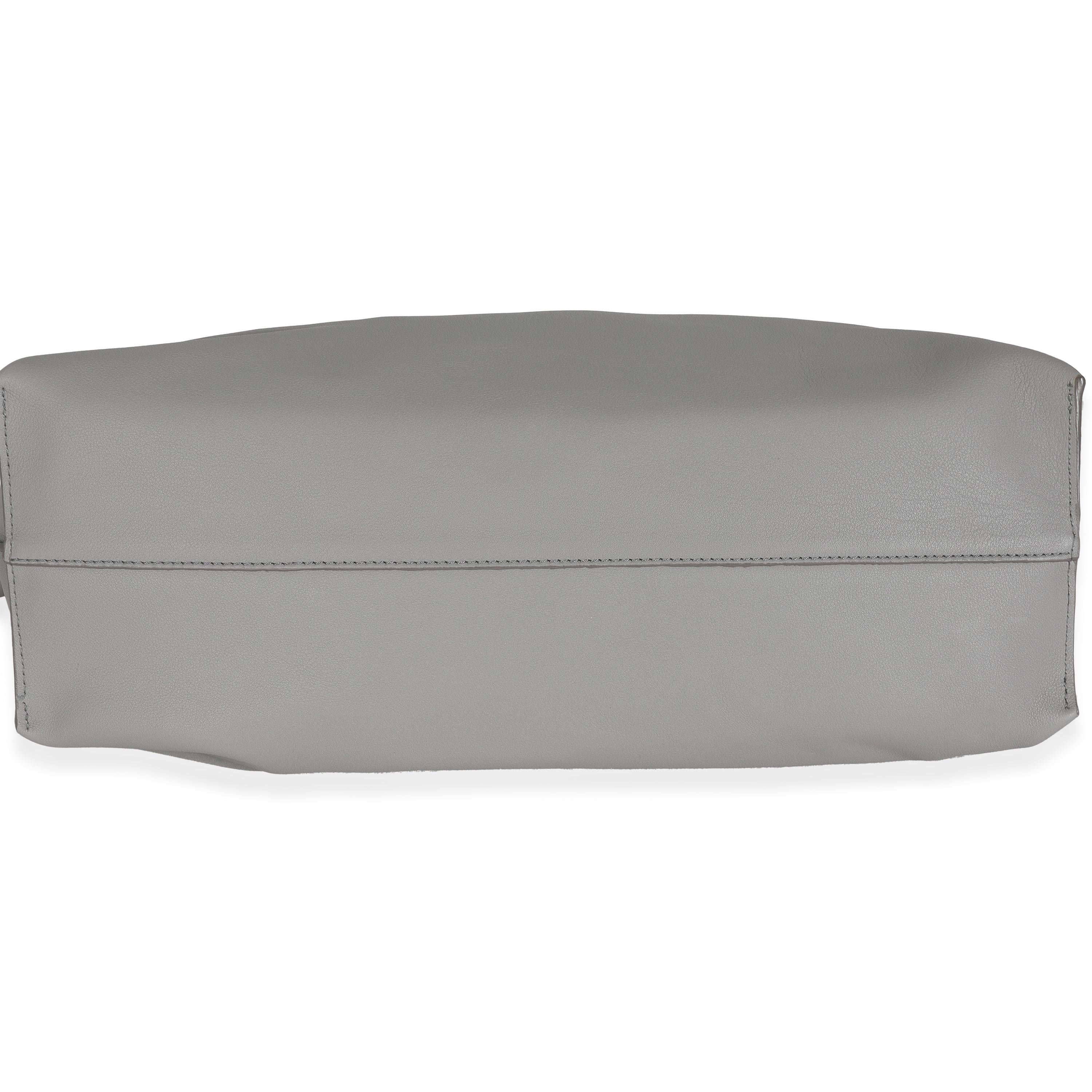 Loewe: borsa grande in pelle di vitello nappa grigio perla con nodo flamenco in vendita 2