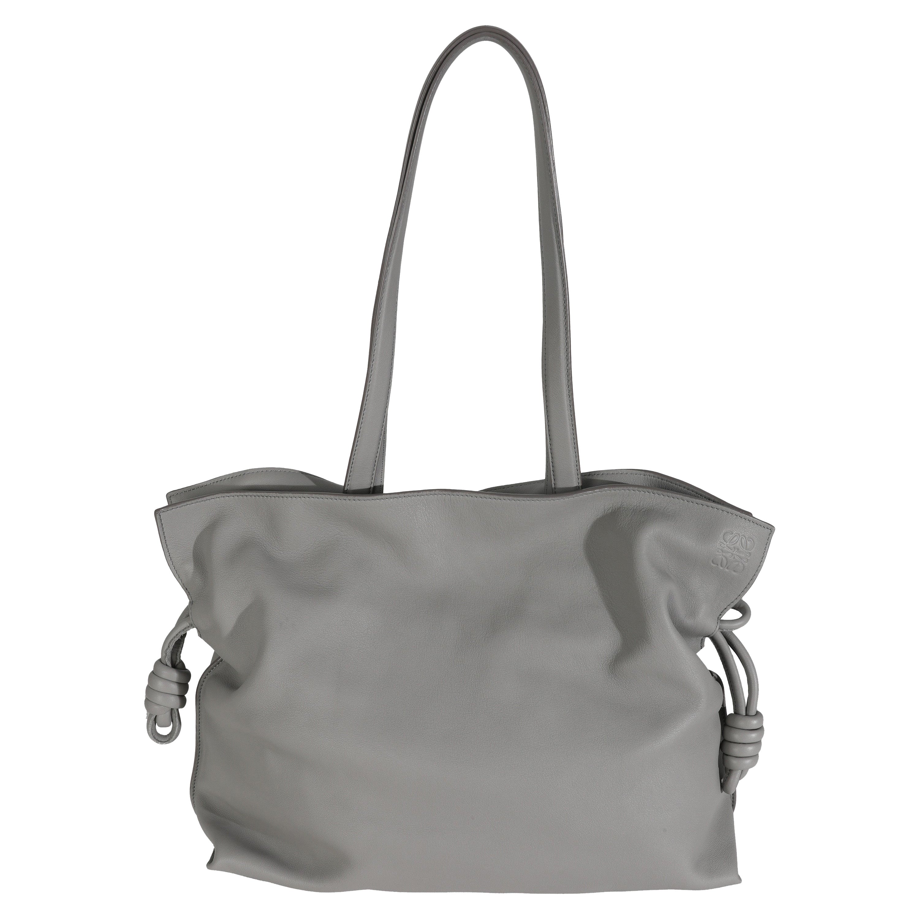 Loewe: borsa grande in pelle di vitello nappa grigio perla con nodo flamenco in vendita
