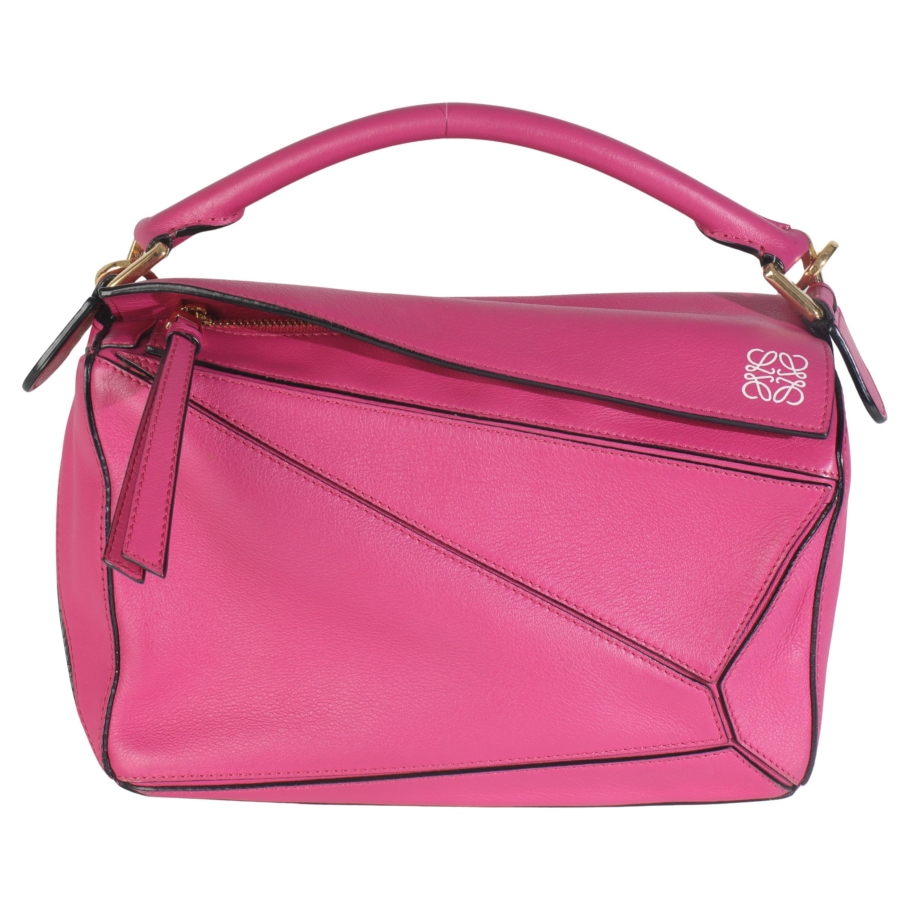 Loewe - Petit sac à main en cuir de veau rose avec bordure en forme de puzzle en vente