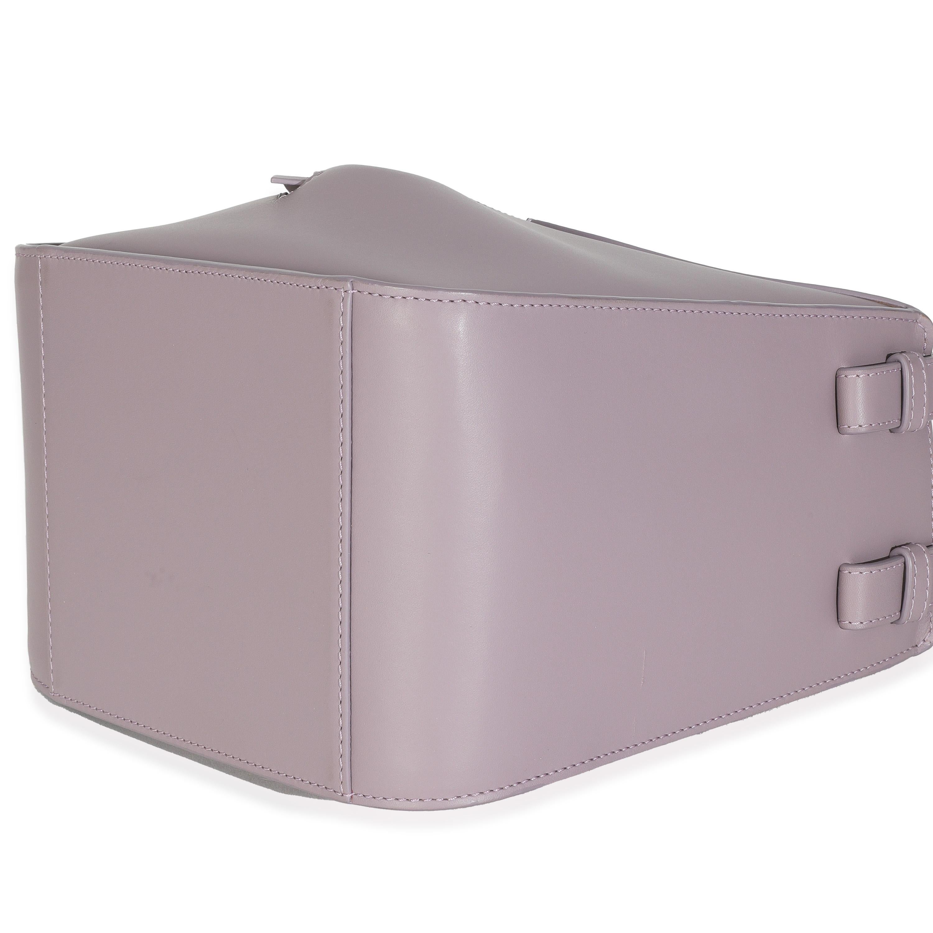 Loewe Lila Nebel Kalbsleder Kleine Hängematte Kompakte Umhängetasche für Damen oder Herren im Angebot