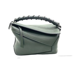 Borsa Loewe Puzzle Edge con manico intrecciato, piccola, in pelle di vitello nappa verde scuro
