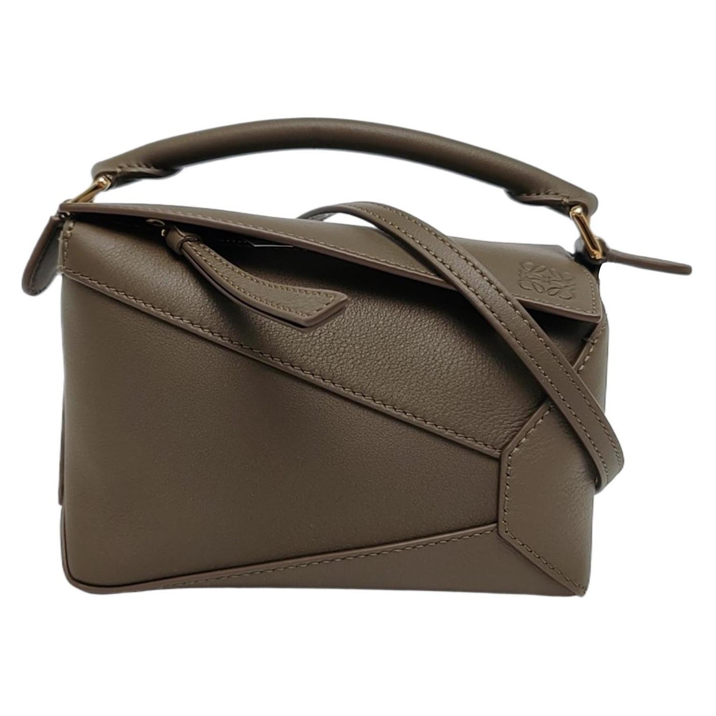 Loewe Puzzle Edge Mini Sac à bandoulière en cuir de veau vert olive foncé