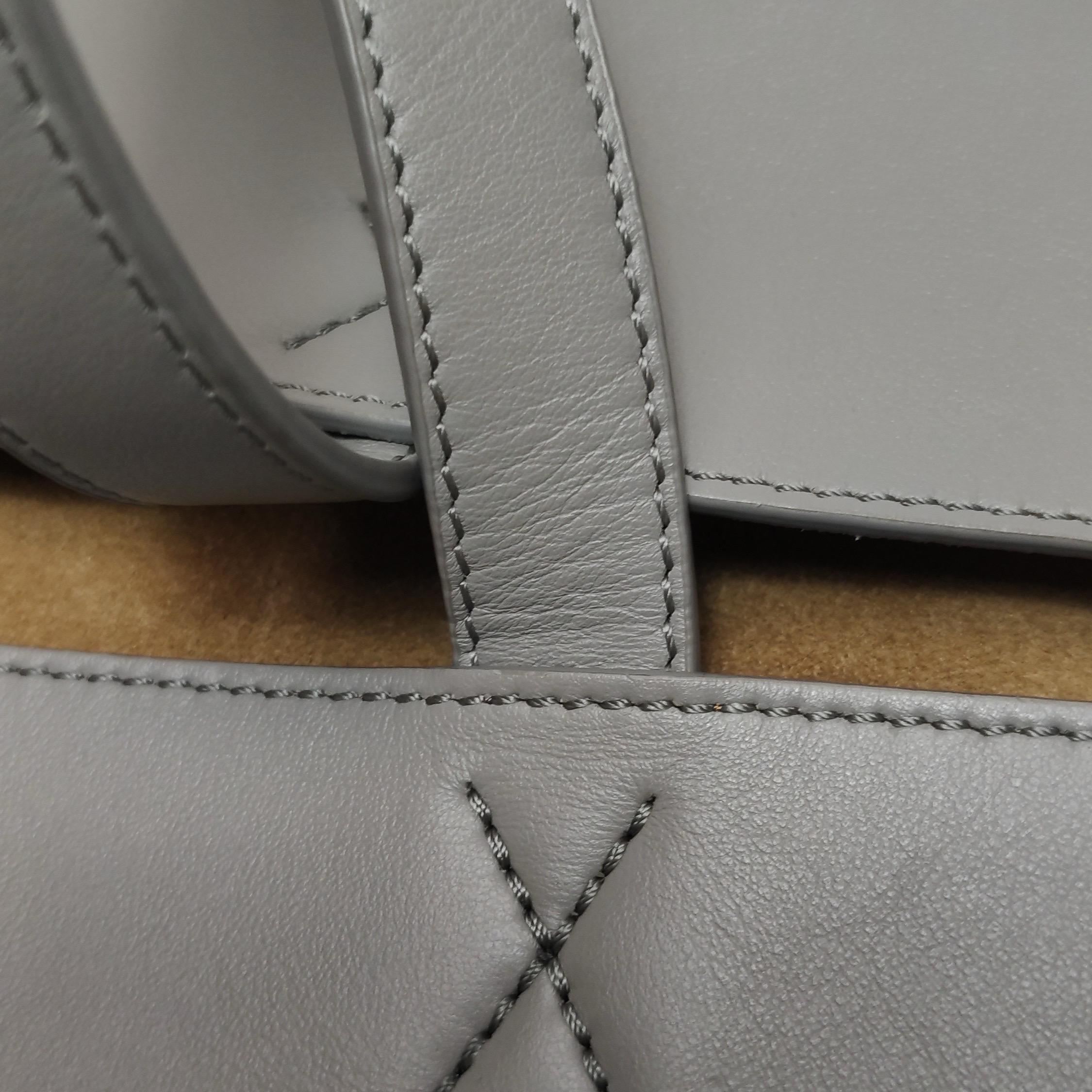 Loewe Puzzle Foldes grande in pelle di vitello grigio nero Tote Bag in vendita 9