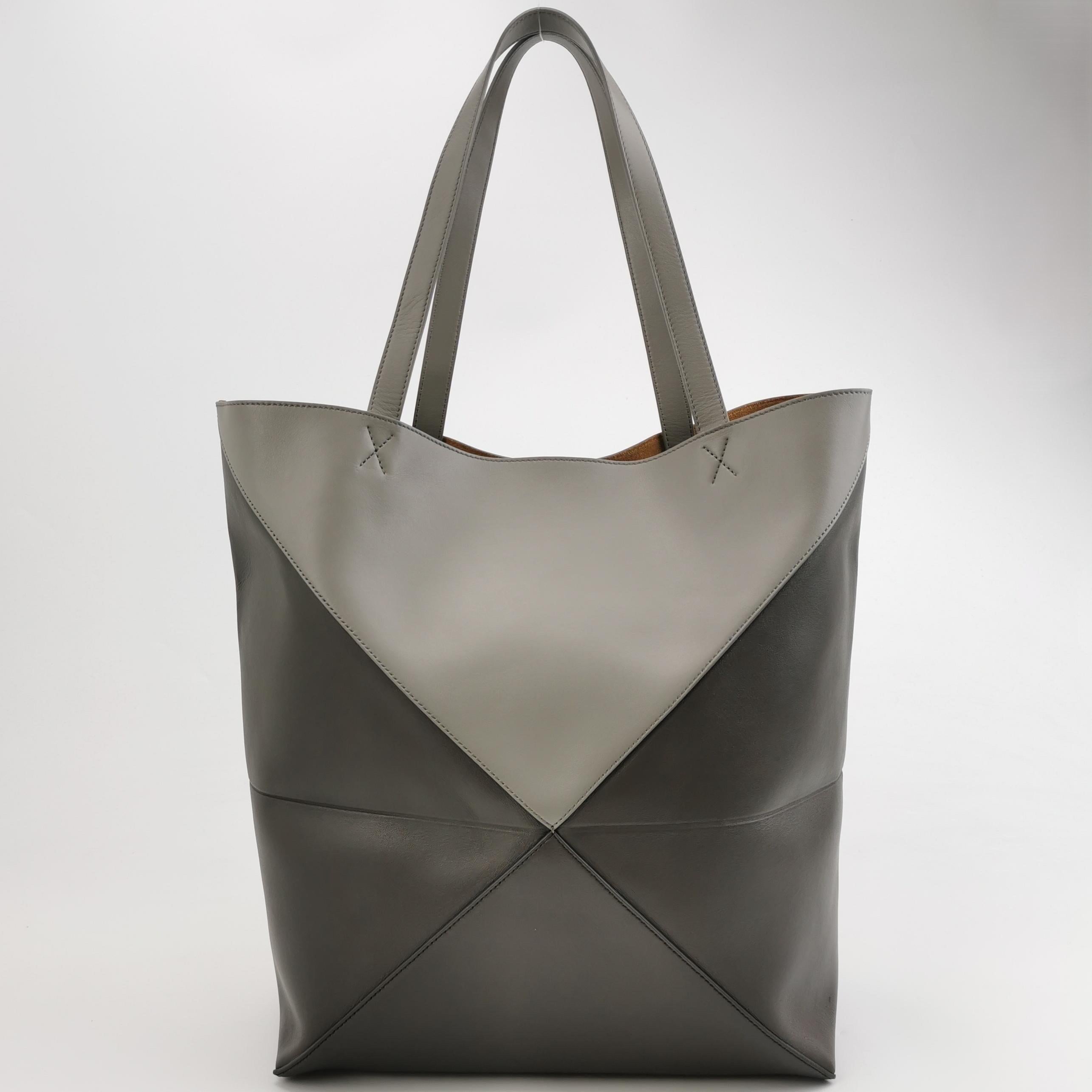 Loewe Puzzle Foldes grande in pelle di vitello grigio nero Tote Bag in vendita 2