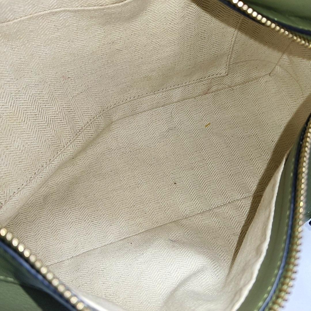 Loewe Puzzle Sac à bandoulière en cuir vert en vente 6