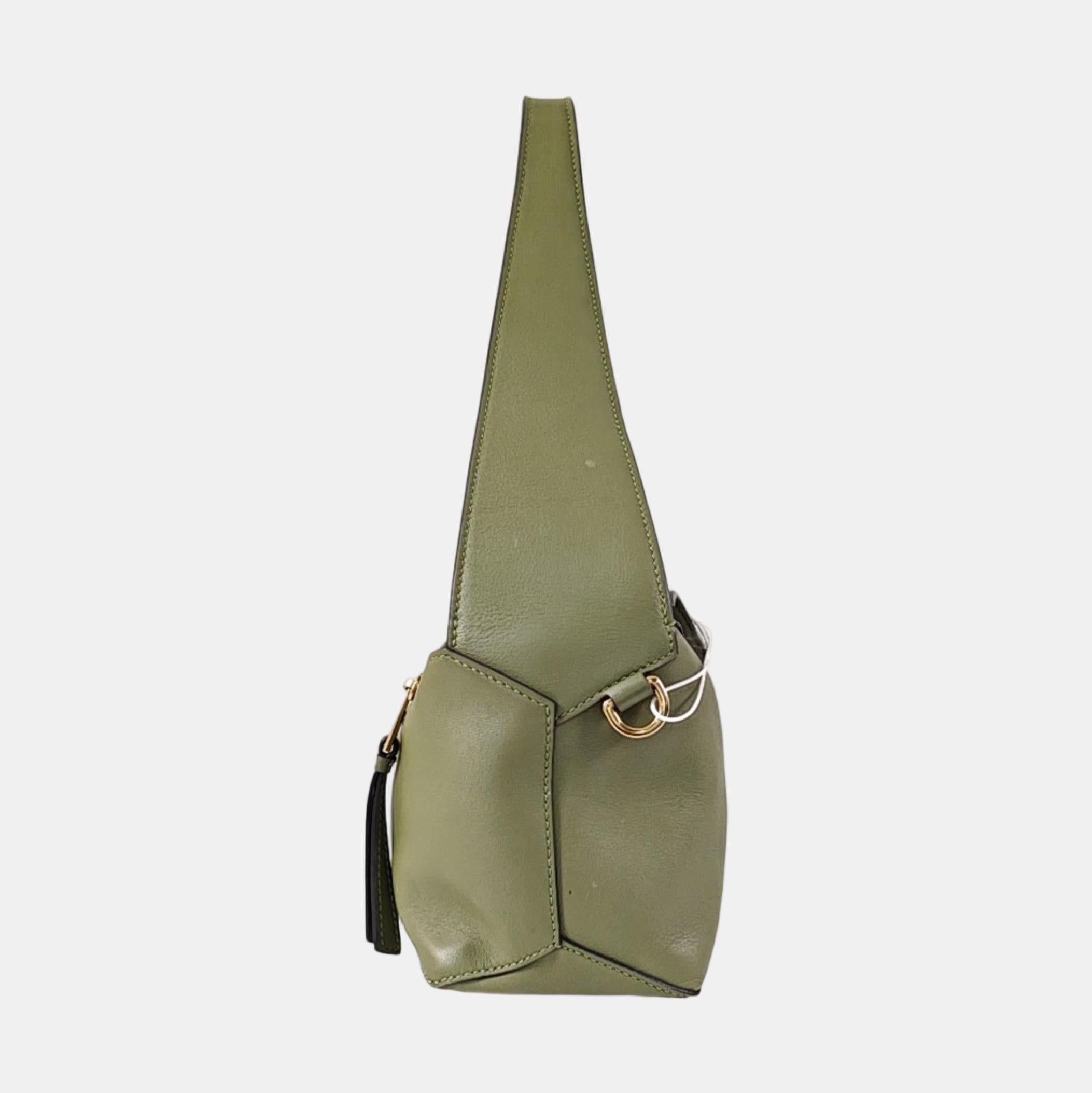 Loewe Puzzle Sac à bandoulière en cuir vert Excellent état - En vente à AUBERVILLIERS, FR