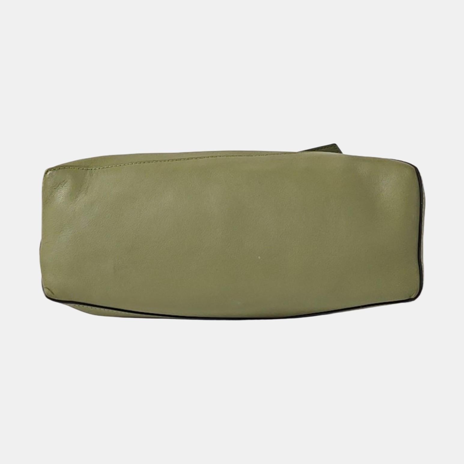 Loewe Puzzle Sac à bandoulière en cuir vert en vente 1