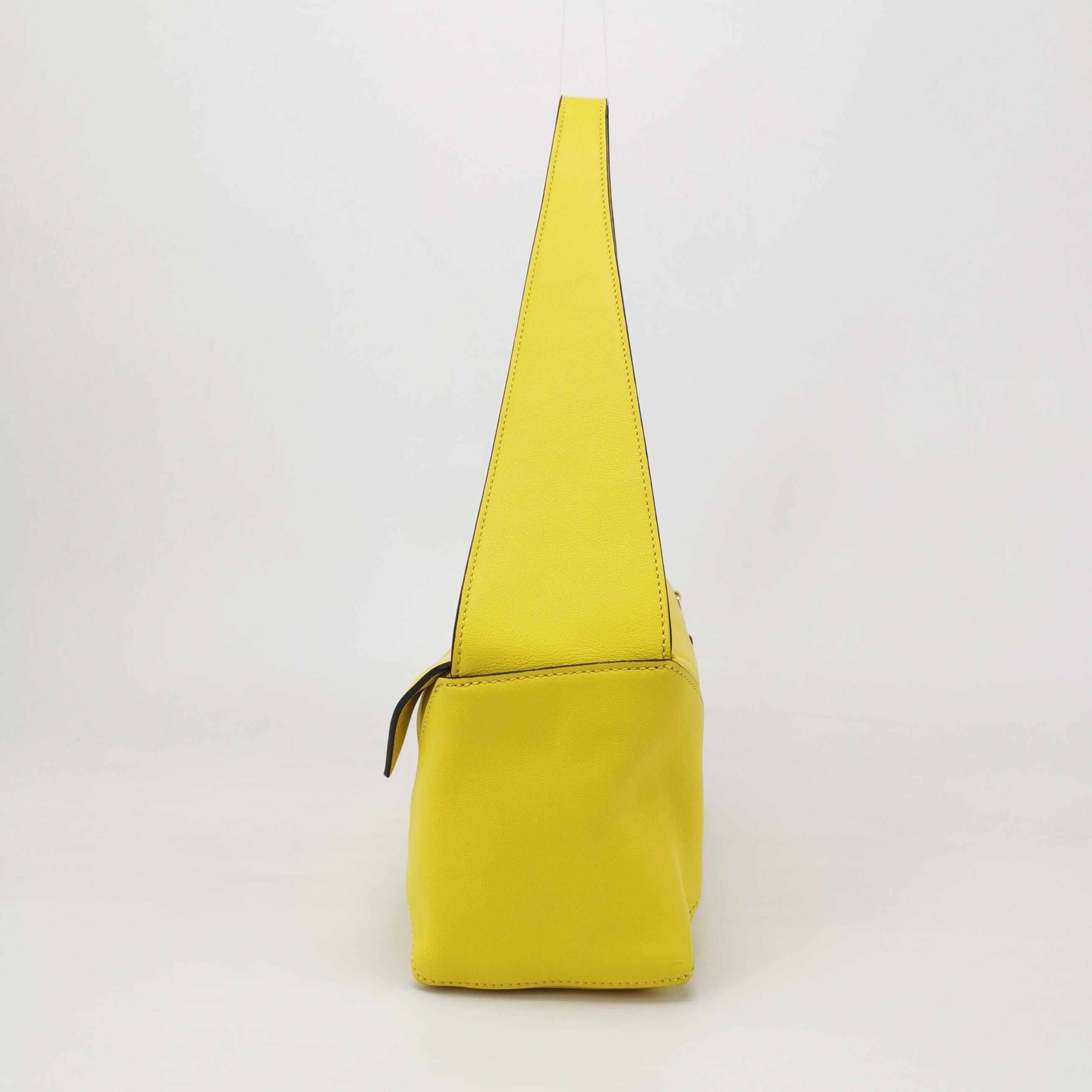 Loewe Puzzle Hobo Yellow Leather Shoulder Bag In Excellent Condition In AUBERVILLIERS, FR