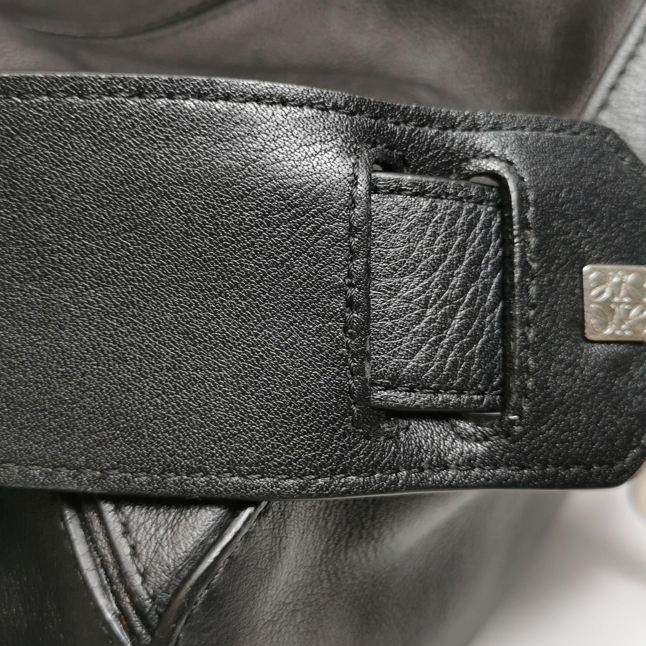 Loewe Puzzle Large Black Smooth Leather White Logo in vendita 5