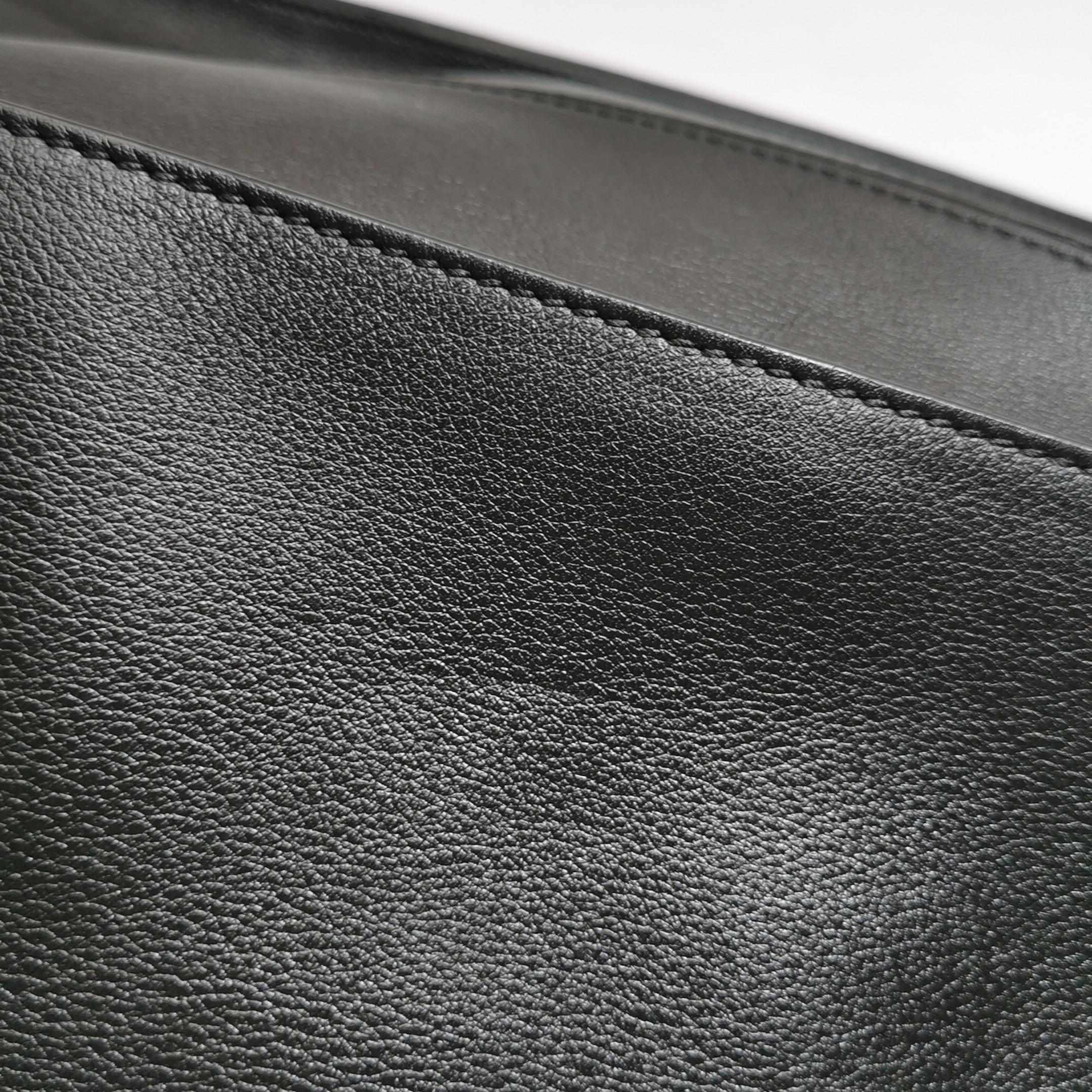 Loewe Puzzle Large Black Smooth Leather White Logo in vendita 7