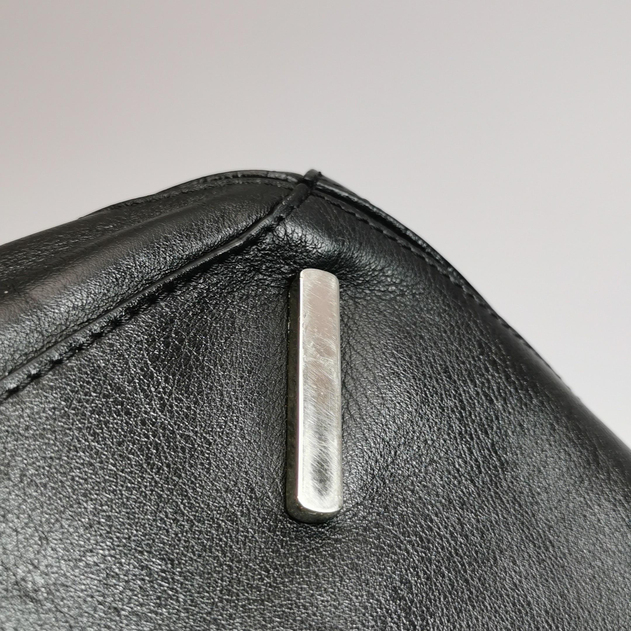 Loewe Puzzle Large Black Smooth Leather White Logo in vendita 11