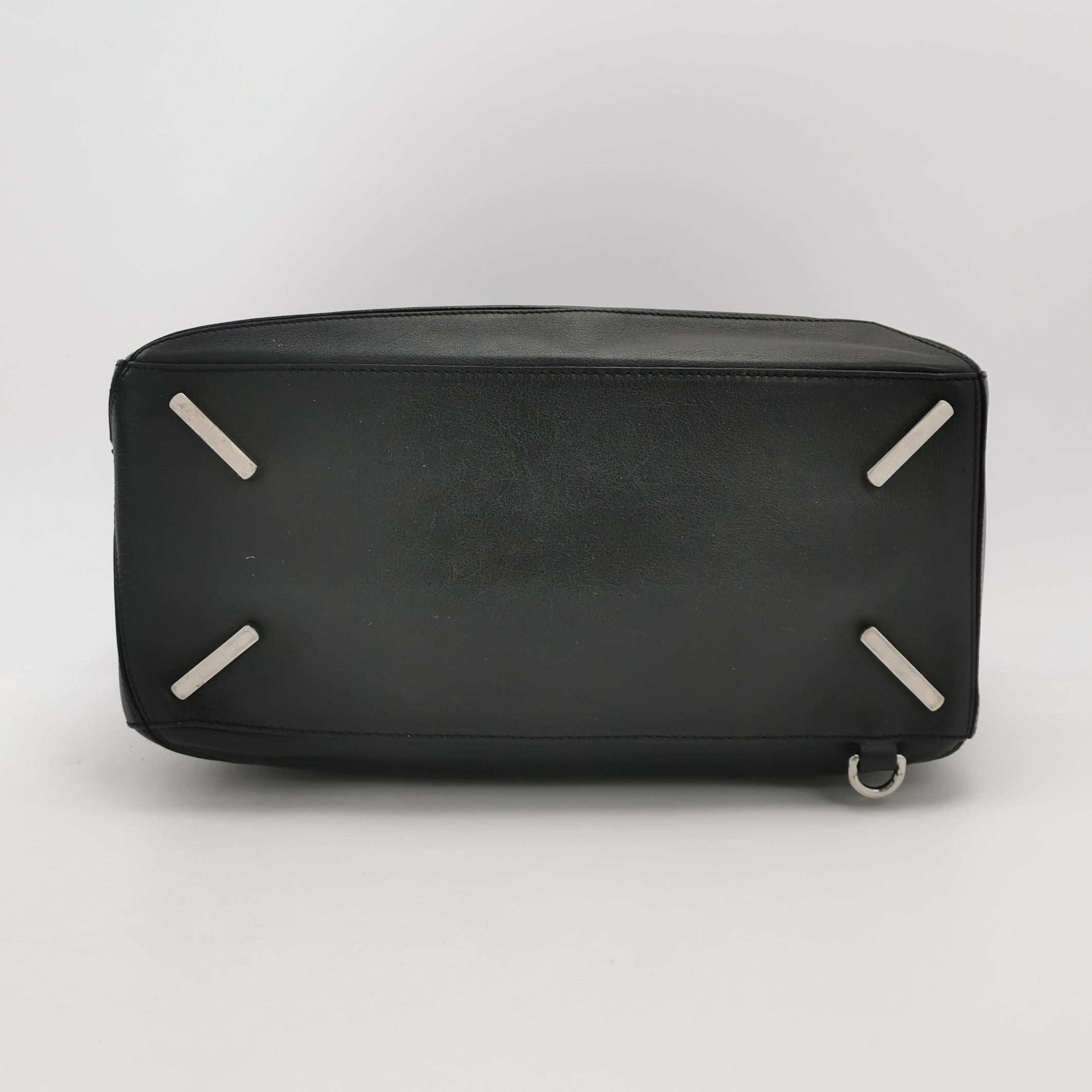 Loewe Puzzle Large Black Smooth Leather White Logo in vendita 1