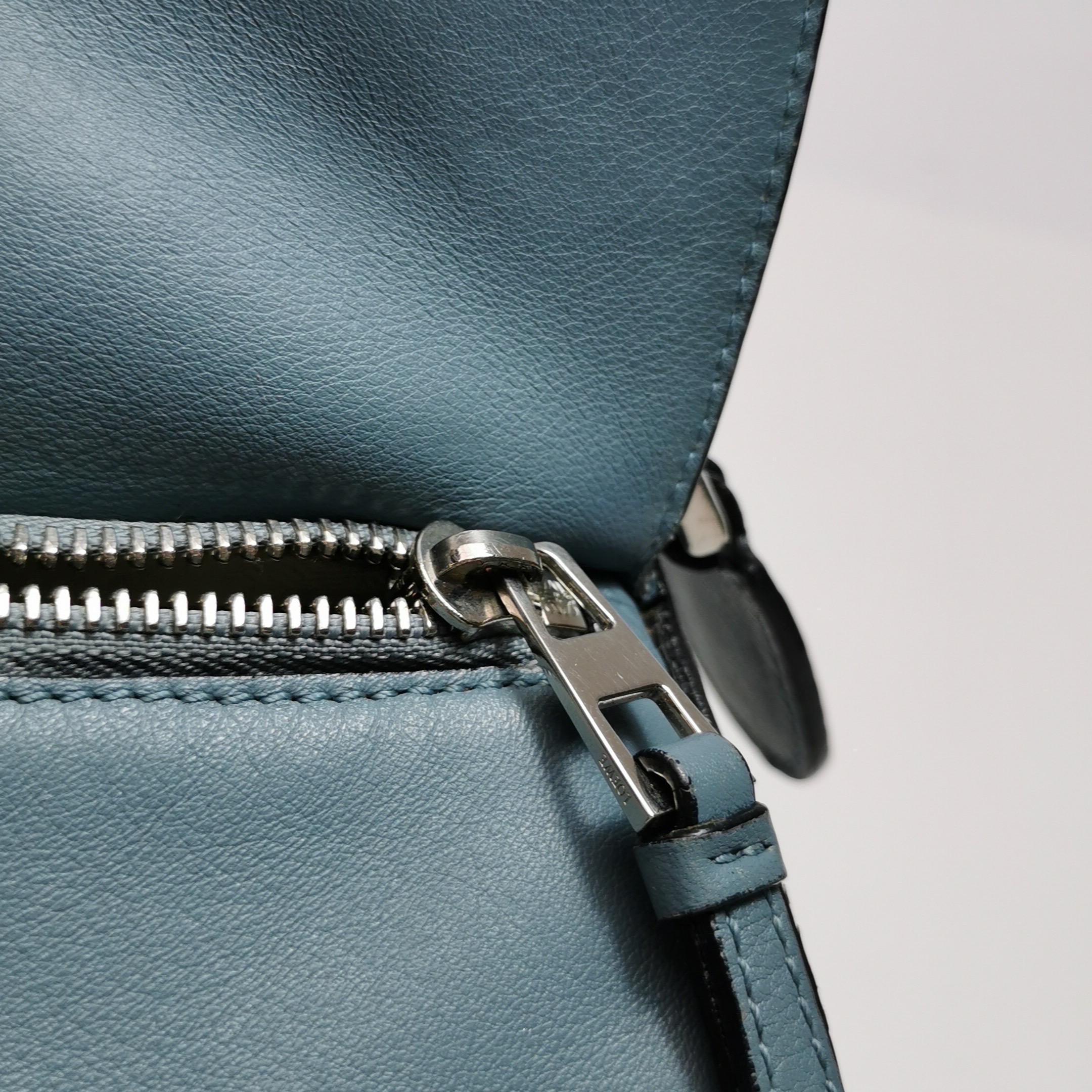 Loewe Puzzle Medium Ash blue Calfskin Leather Crossbody Bag For Sale 7