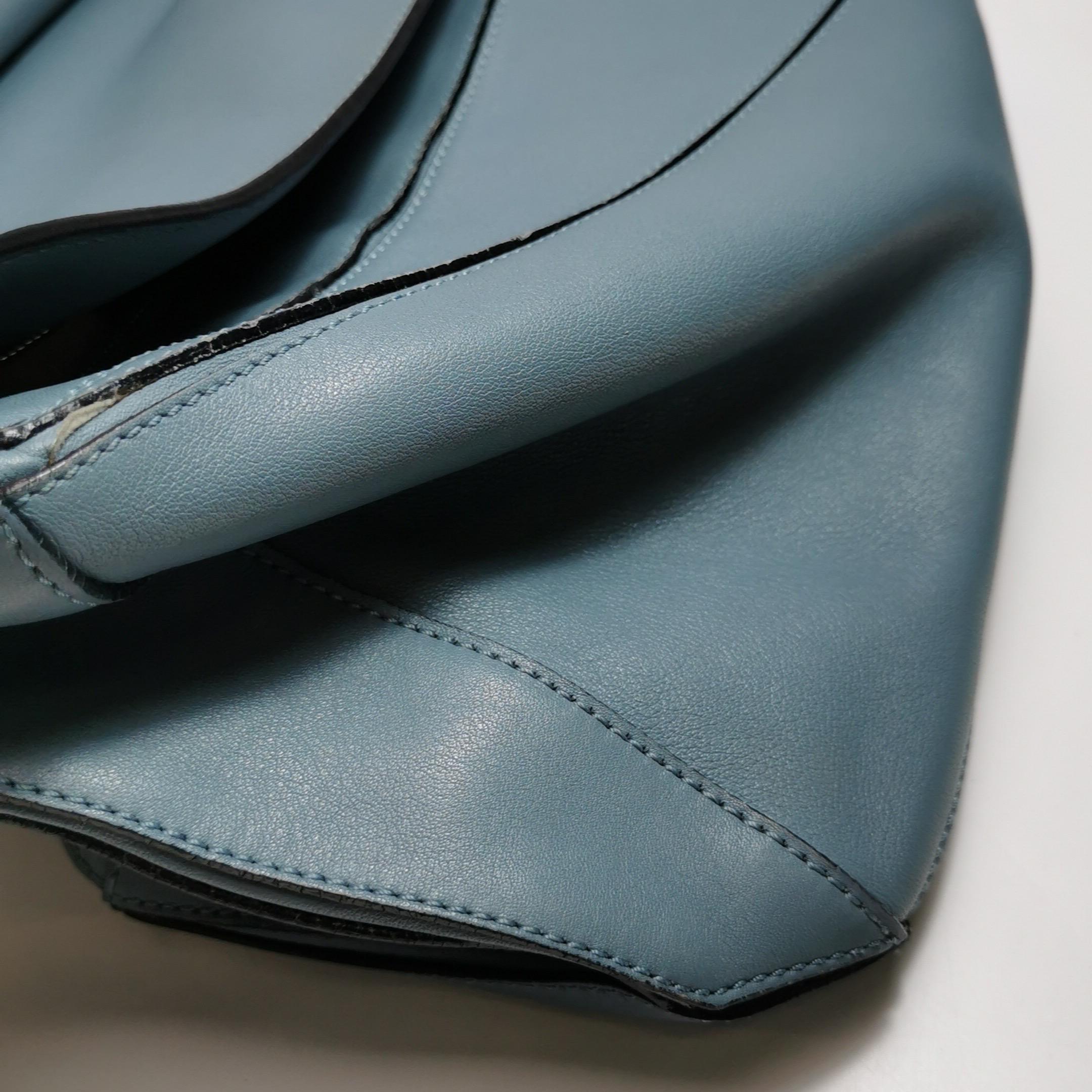 Loewe Puzzle Medium Ash blue Calfskin Leather Crossbody Bag For Sale 11