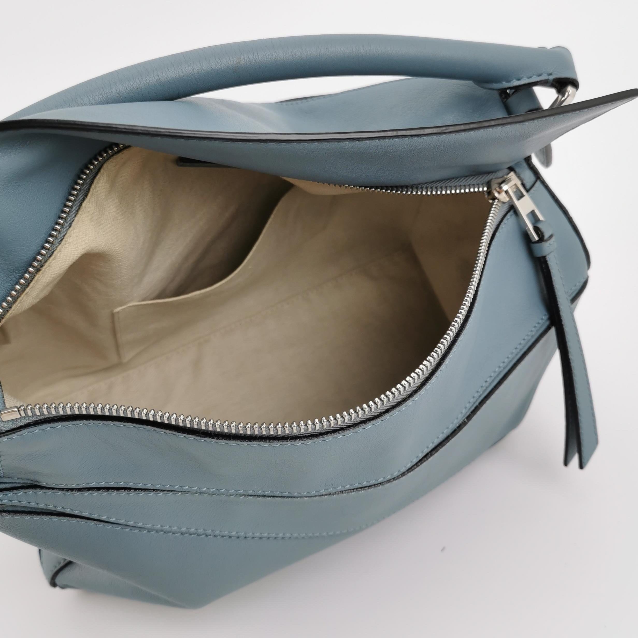 Loewe Puzzle Medium Ash blue Calfskin Leather Crossbody Bag For Sale 2