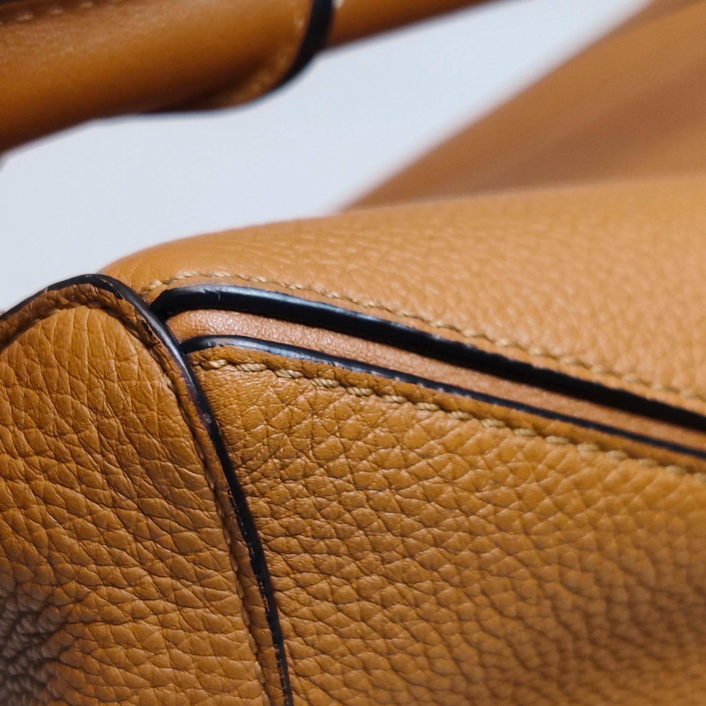 Loewe Puzzle Medium en cuir marron avec bracelet brodé multicolore en vente 9