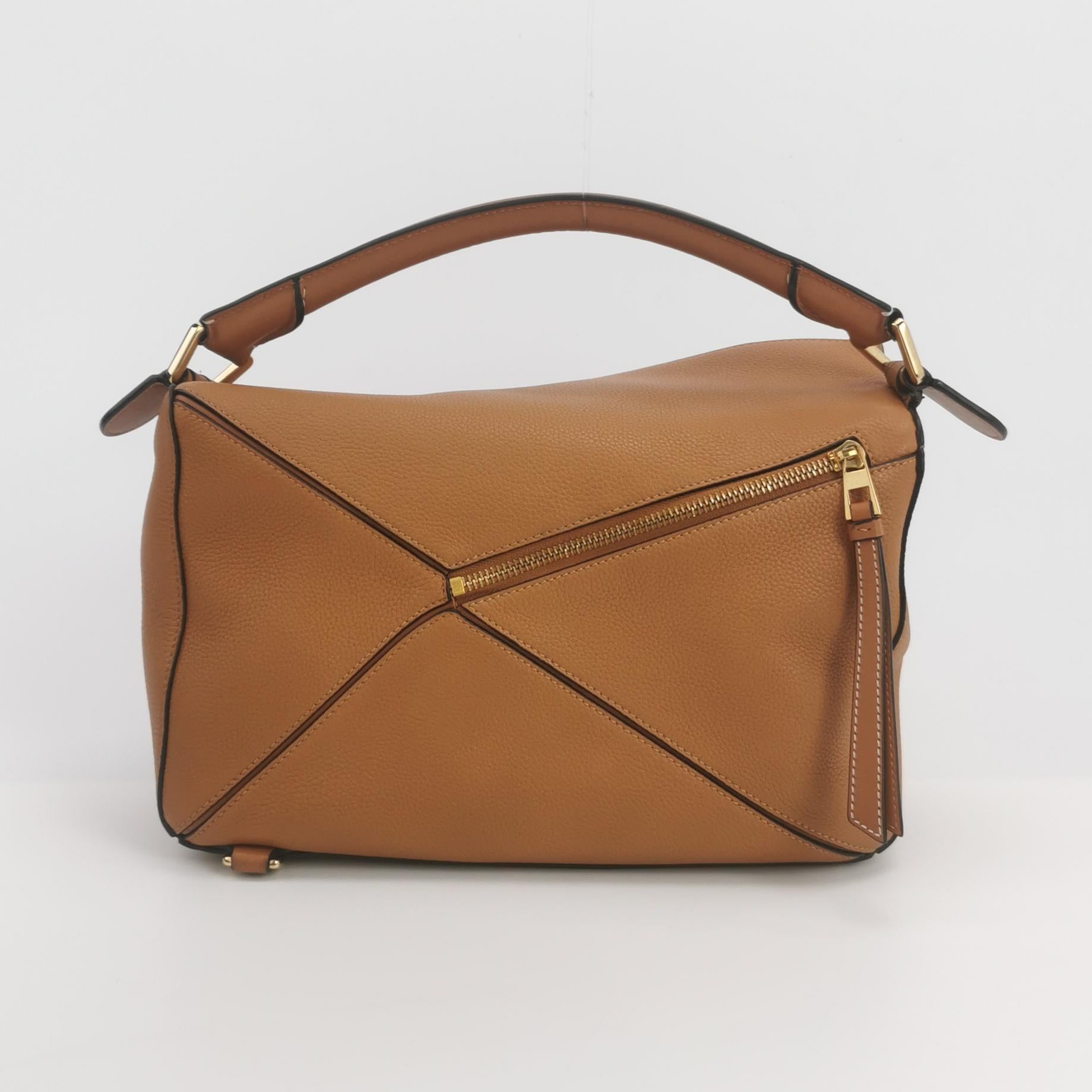 Marron Loewe Puzzle Medium en cuir marron avec bracelet brodé multicolore en vente