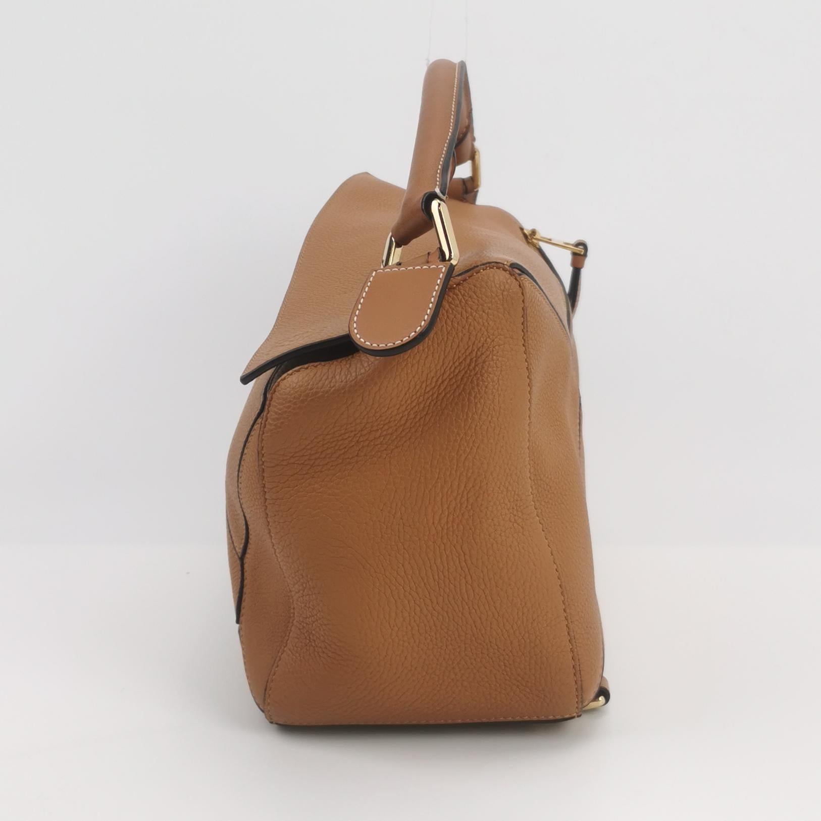 Loewe Puzzle Medium en cuir marron avec bracelet brodé multicolore Pour femmes en vente